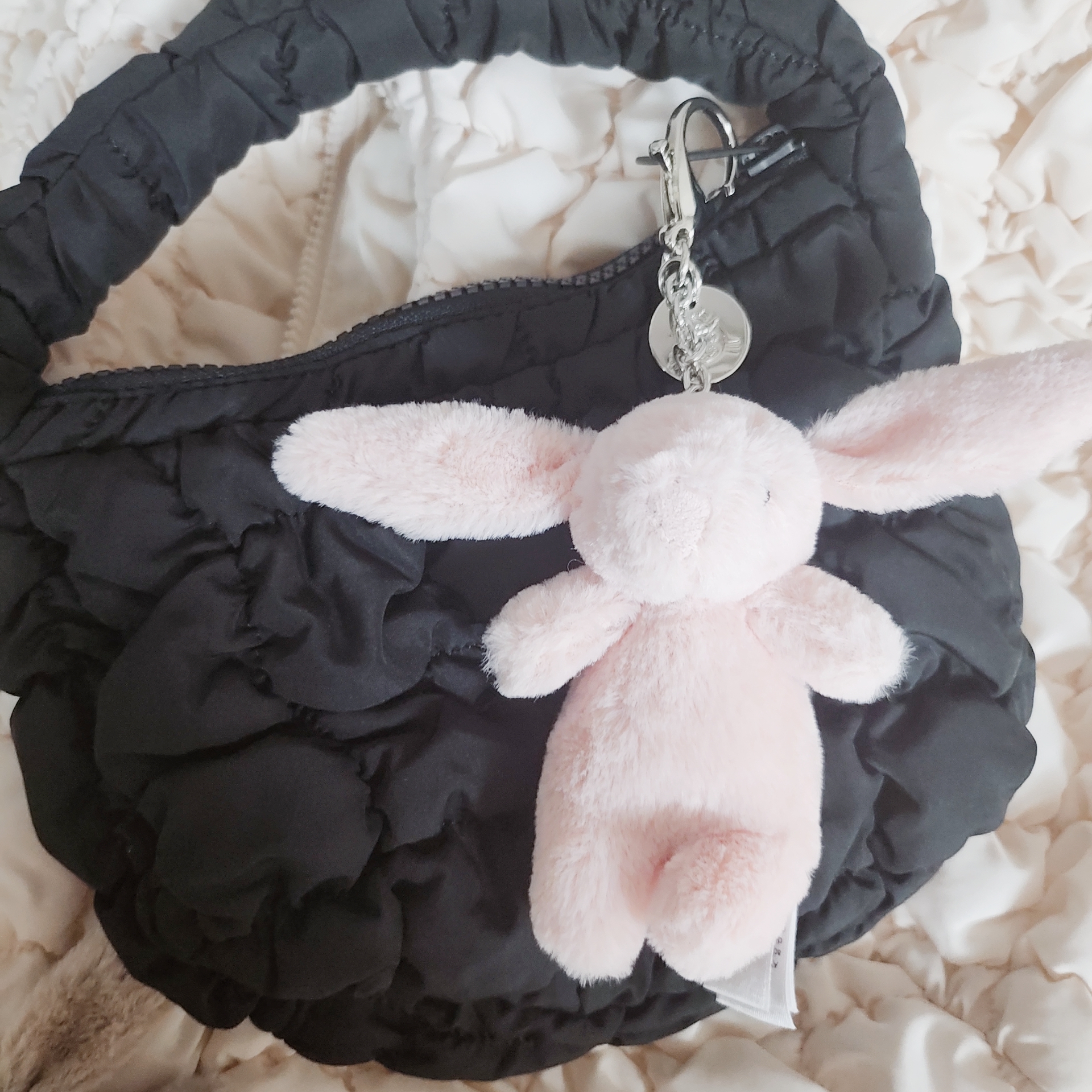 COS Quilted Micro Bag Black 착용 스타일