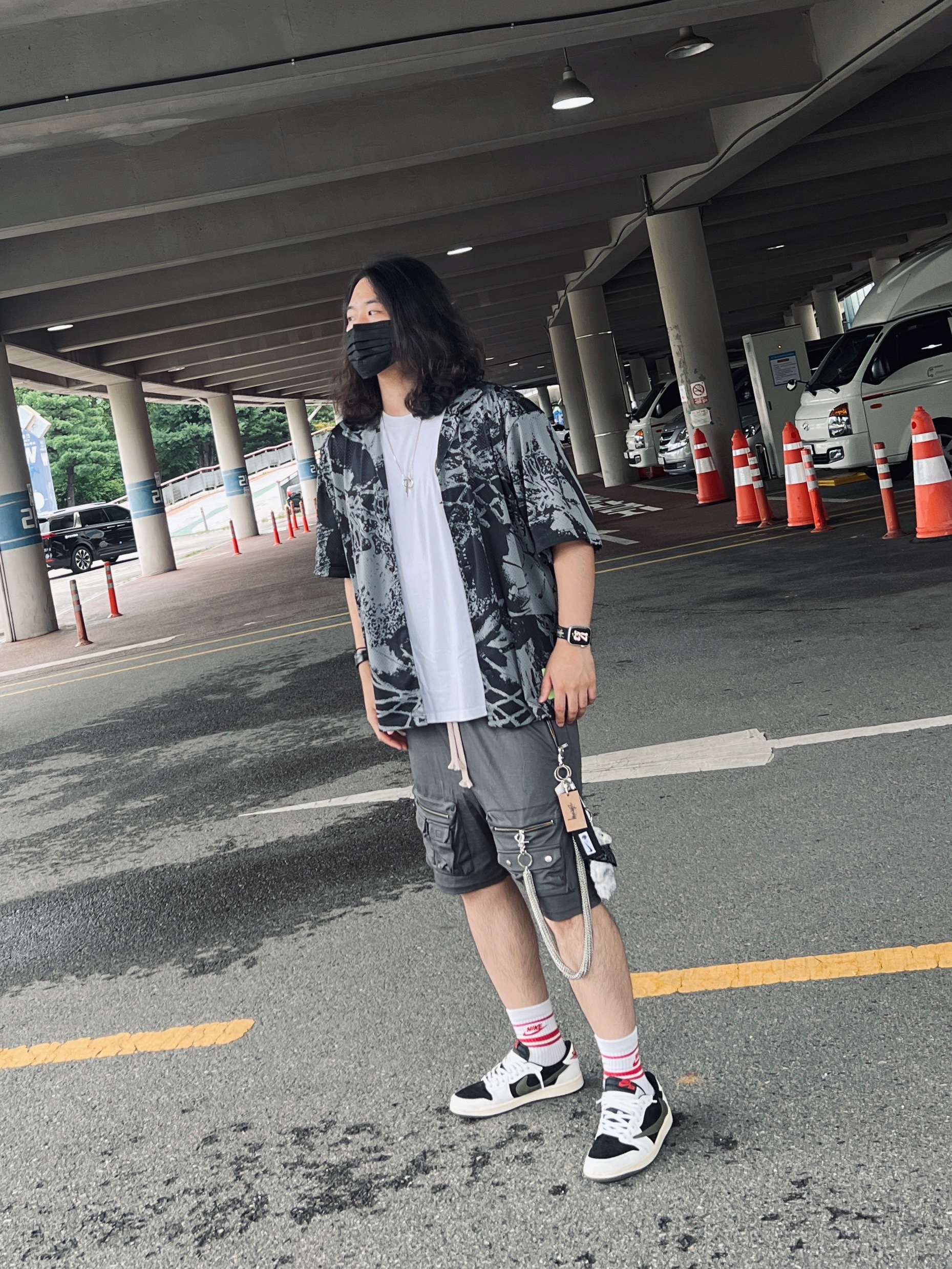 (W) Jordan 1 x Travis Scott Retro Low OG SP Medium Olive 착용 스타일 - 2