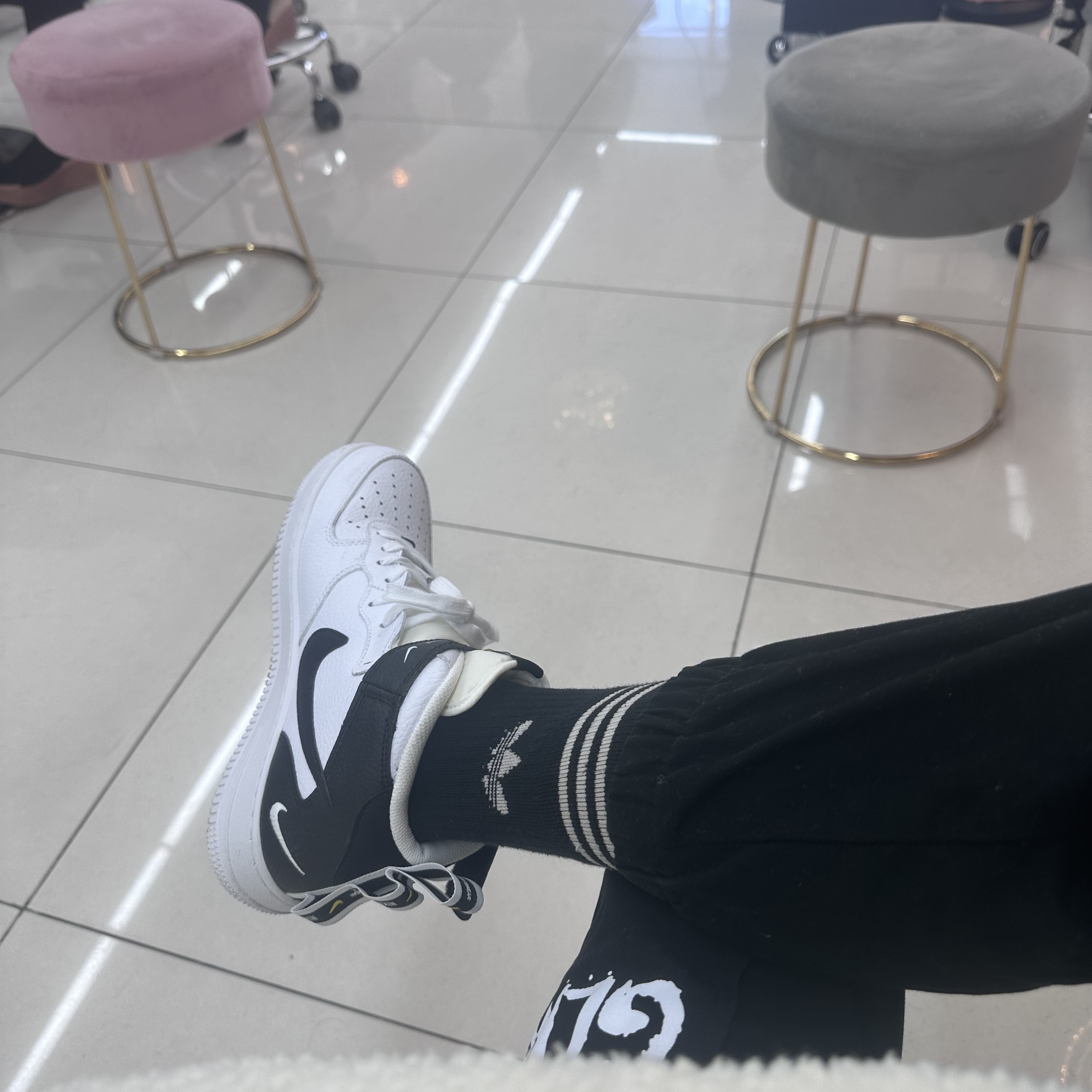 Nike Air Force 1 Mid Utility White Black 착용 스타일 - 2
