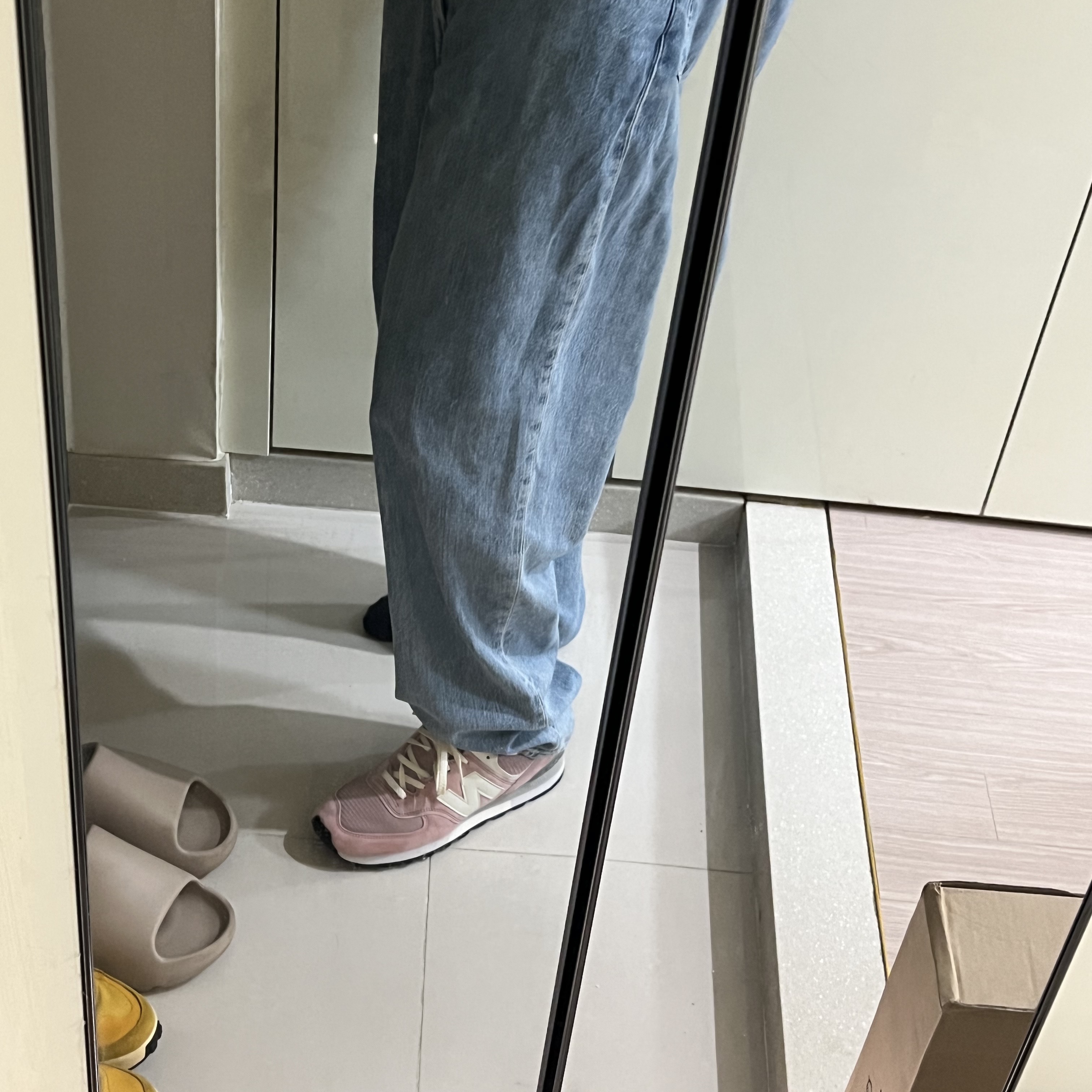 New Balance 576 Made in UK Pale Mauve 착용 스타일 - 3