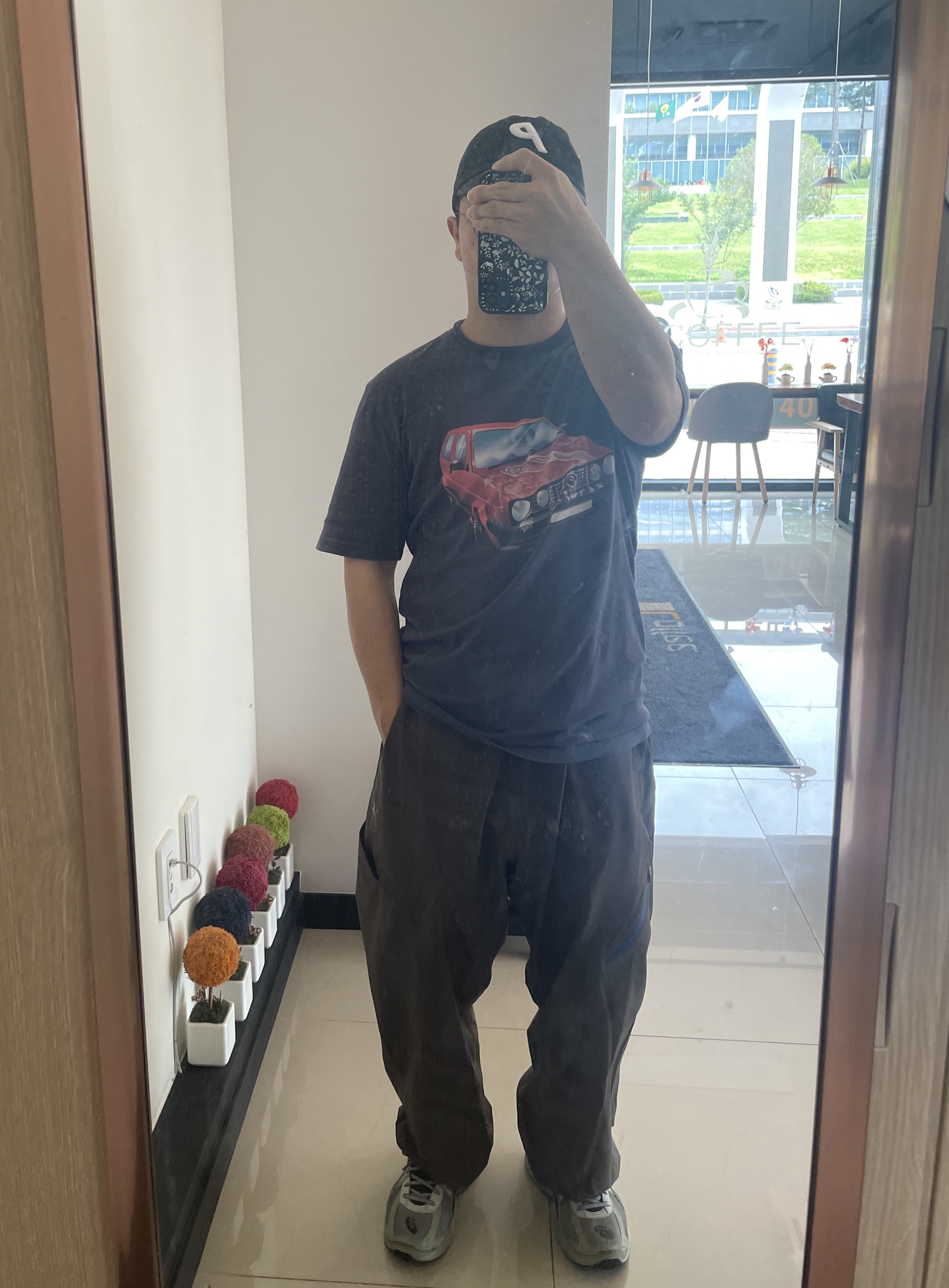 Palace GT Aiight T-Shirt Black - 20SS, Sansan Gear Welding Pants Brown - 23SS 착용 스타일