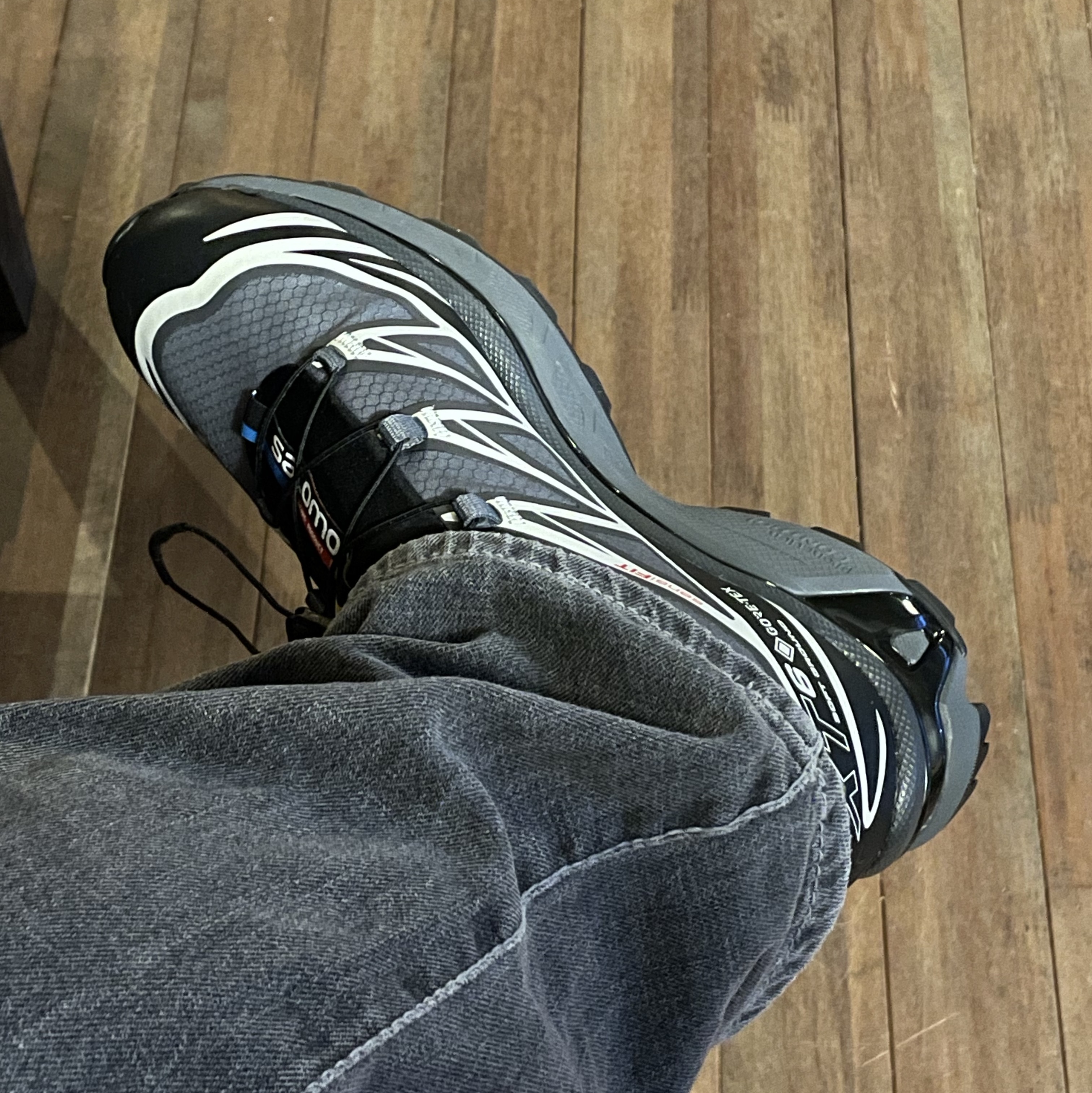 Salomon XT-6 Gore-Tex Black Ebony 착용 스타일