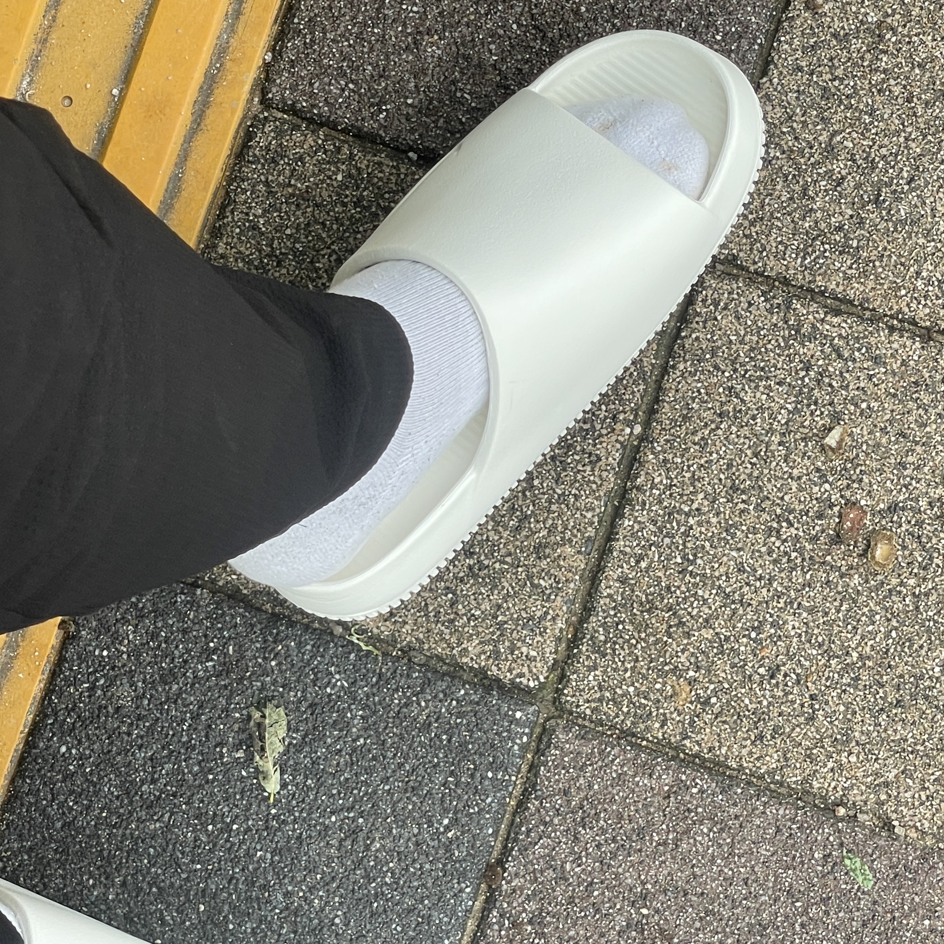 Nike Calm Slide Sail 착용 스타일