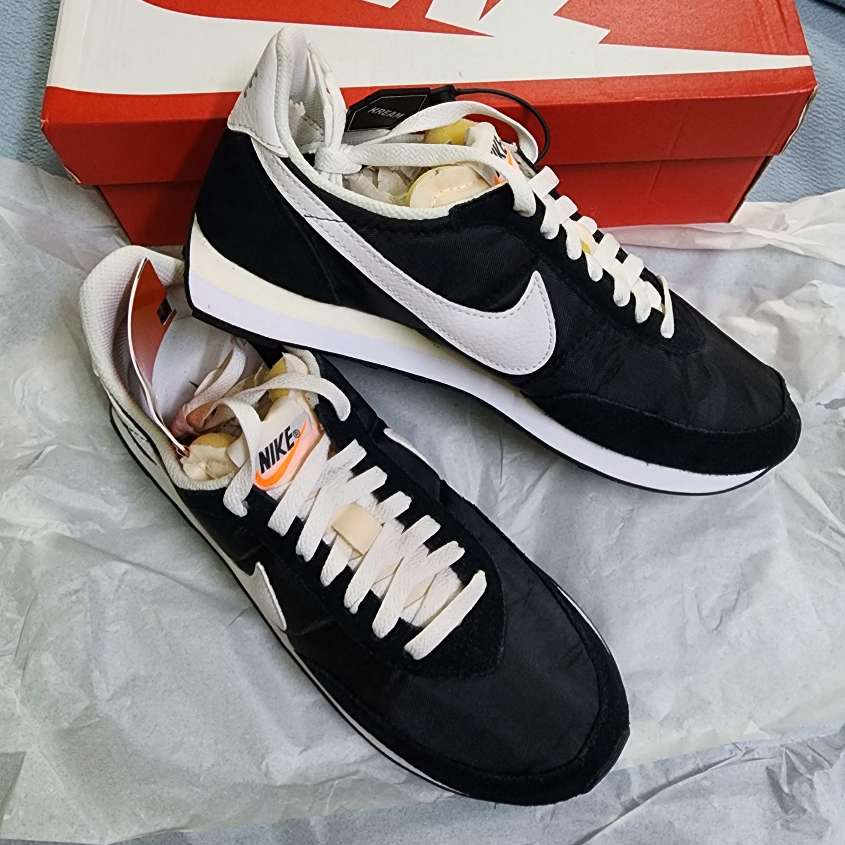 Nike Waffle Trainer 2 Black White 착용 스타일