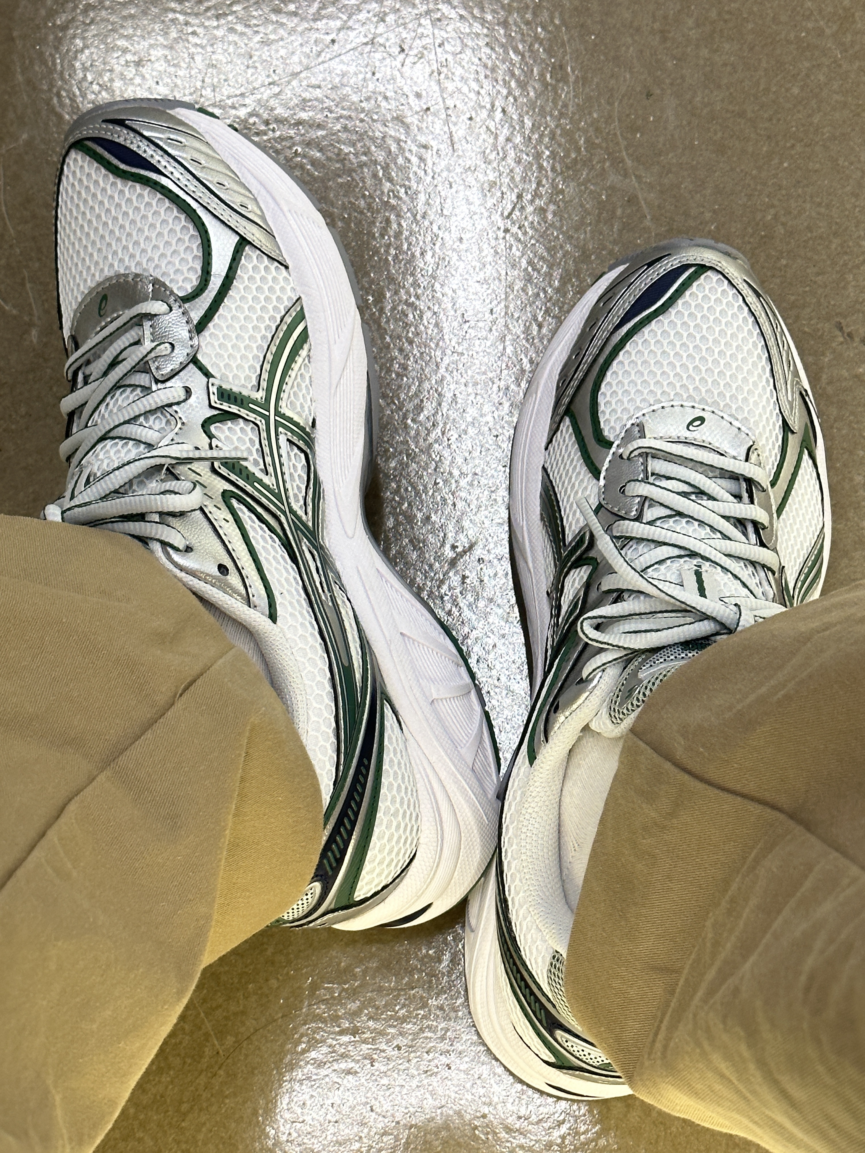 Asics GT-2160 White Shamrock Green 착용 스타일