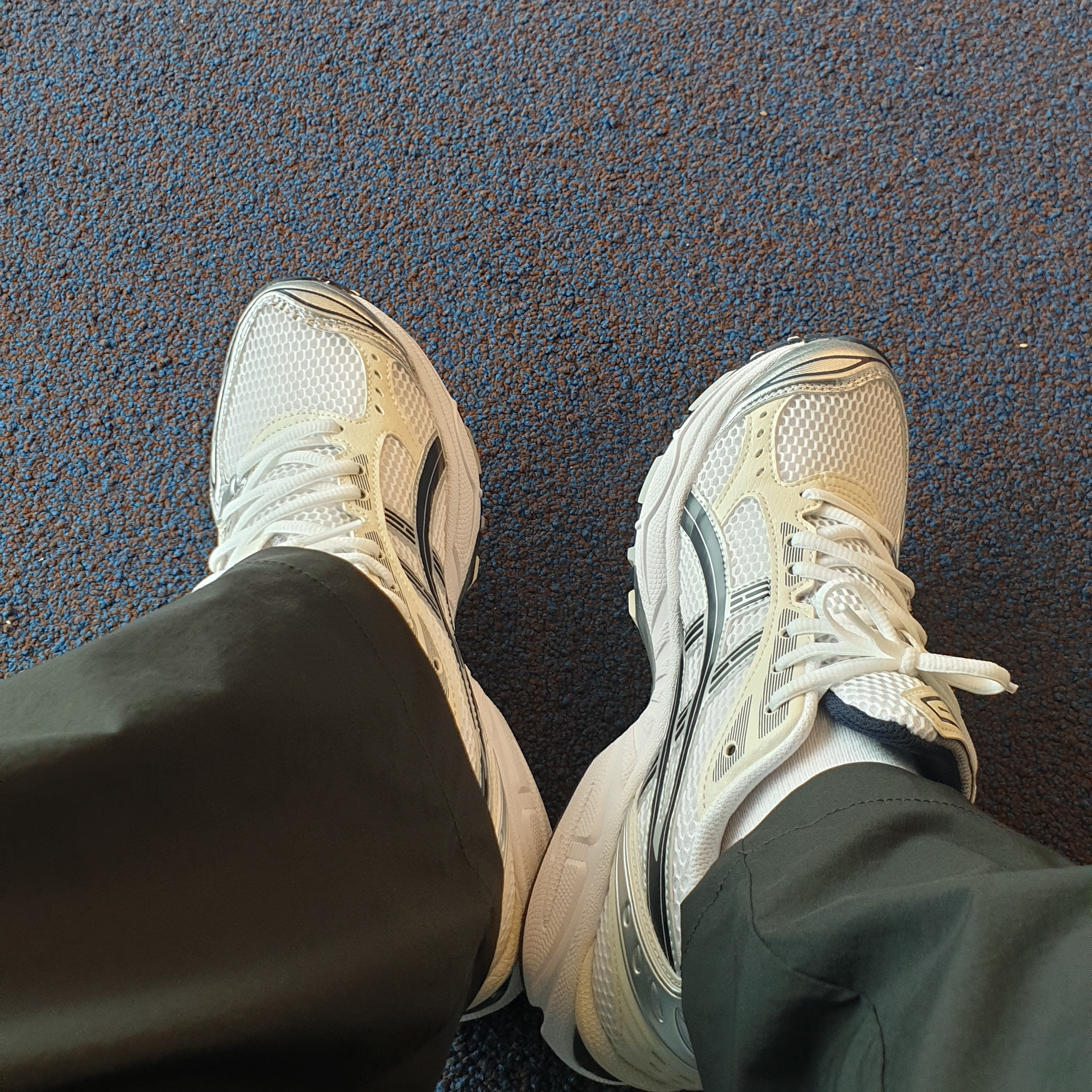 (W) Asics Gel-Kayano 14 White Midnight 착용 스타일