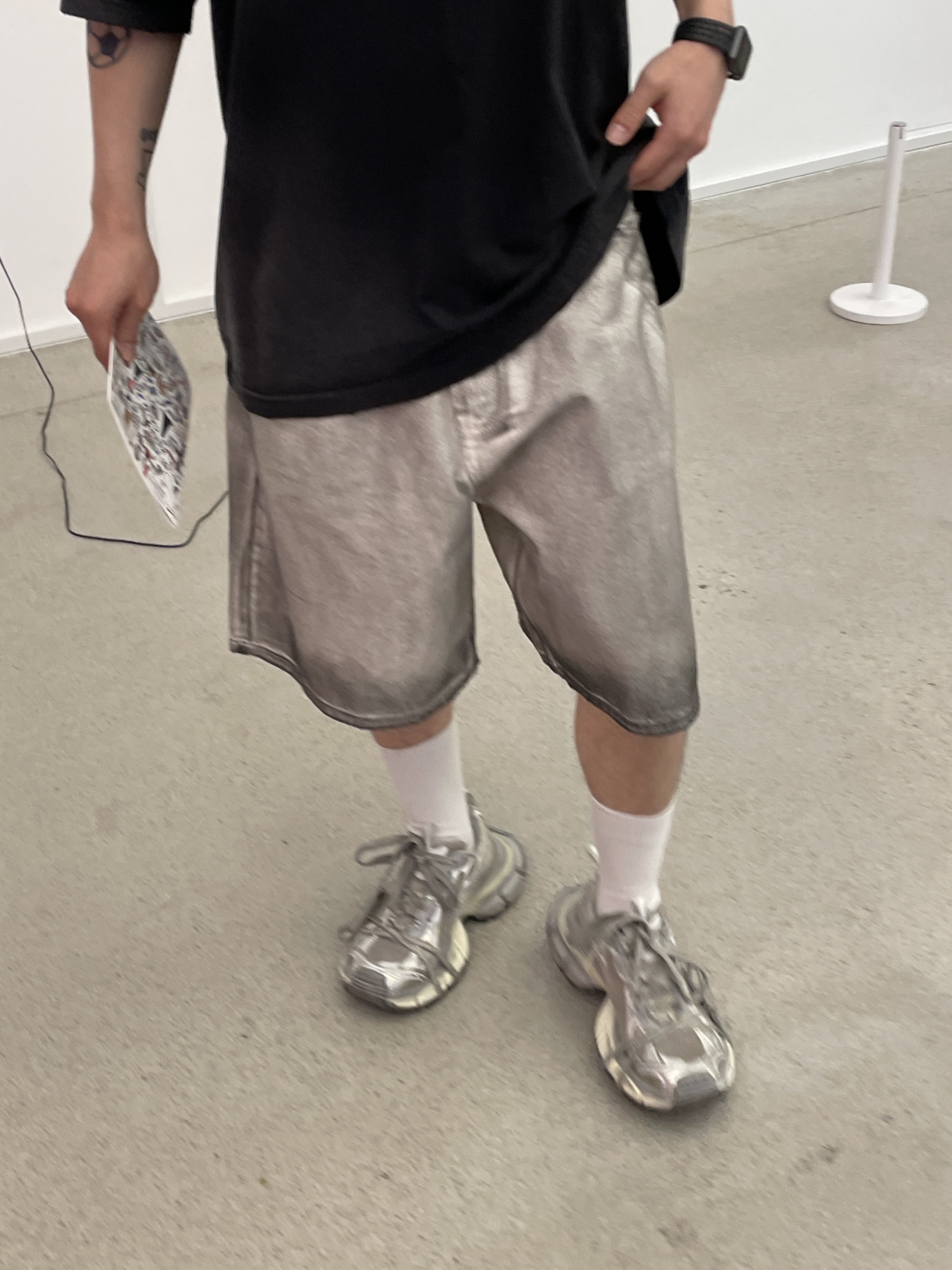 Balenciaga 3XL Sneakers Light Beige 착용 스타일 - 2