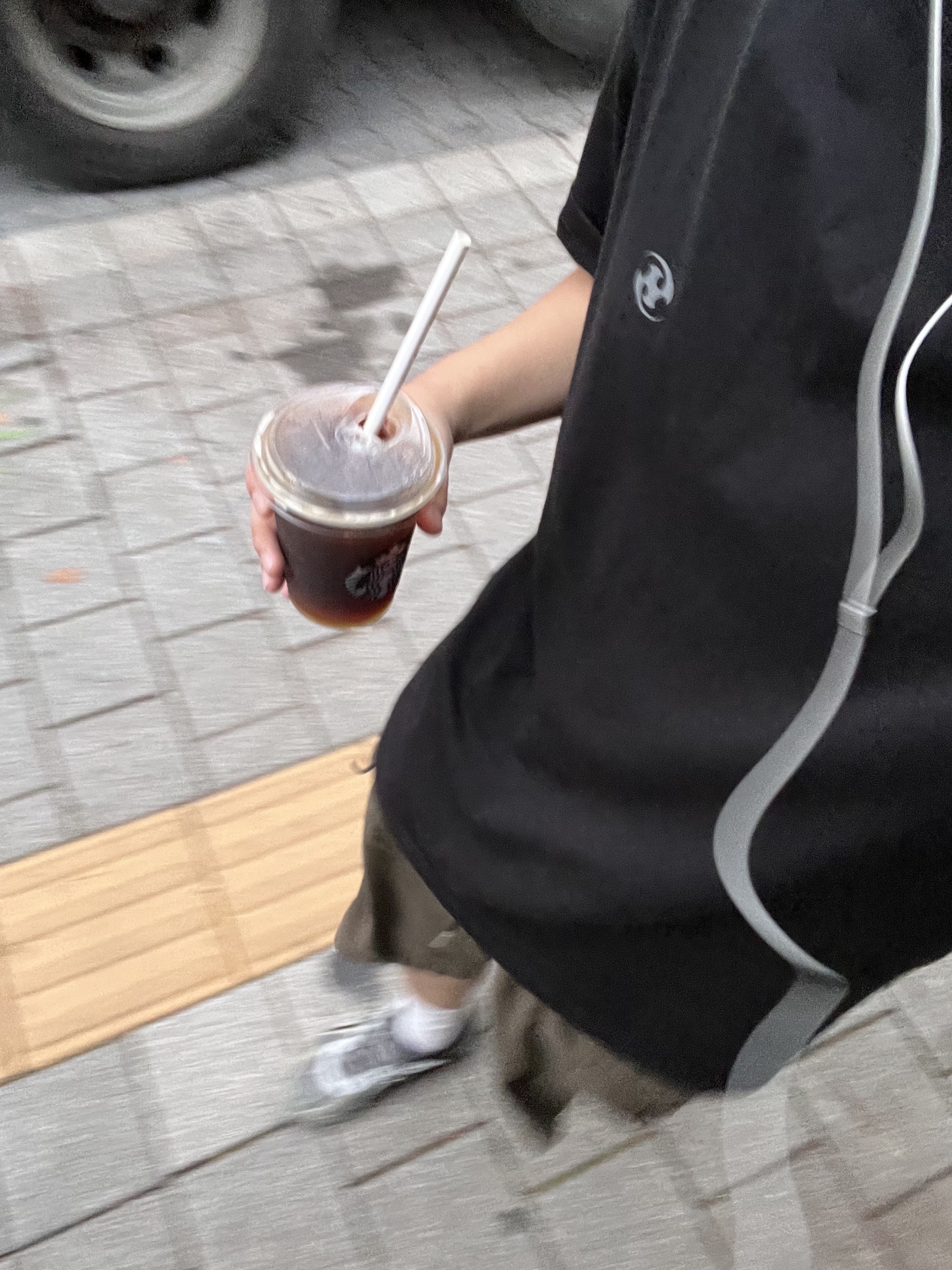 Asics Jog 100 S Sheet Rock - 2E Wide, Sansan Gear Logo T-Shirt Black - 23SS 착용 스타일
