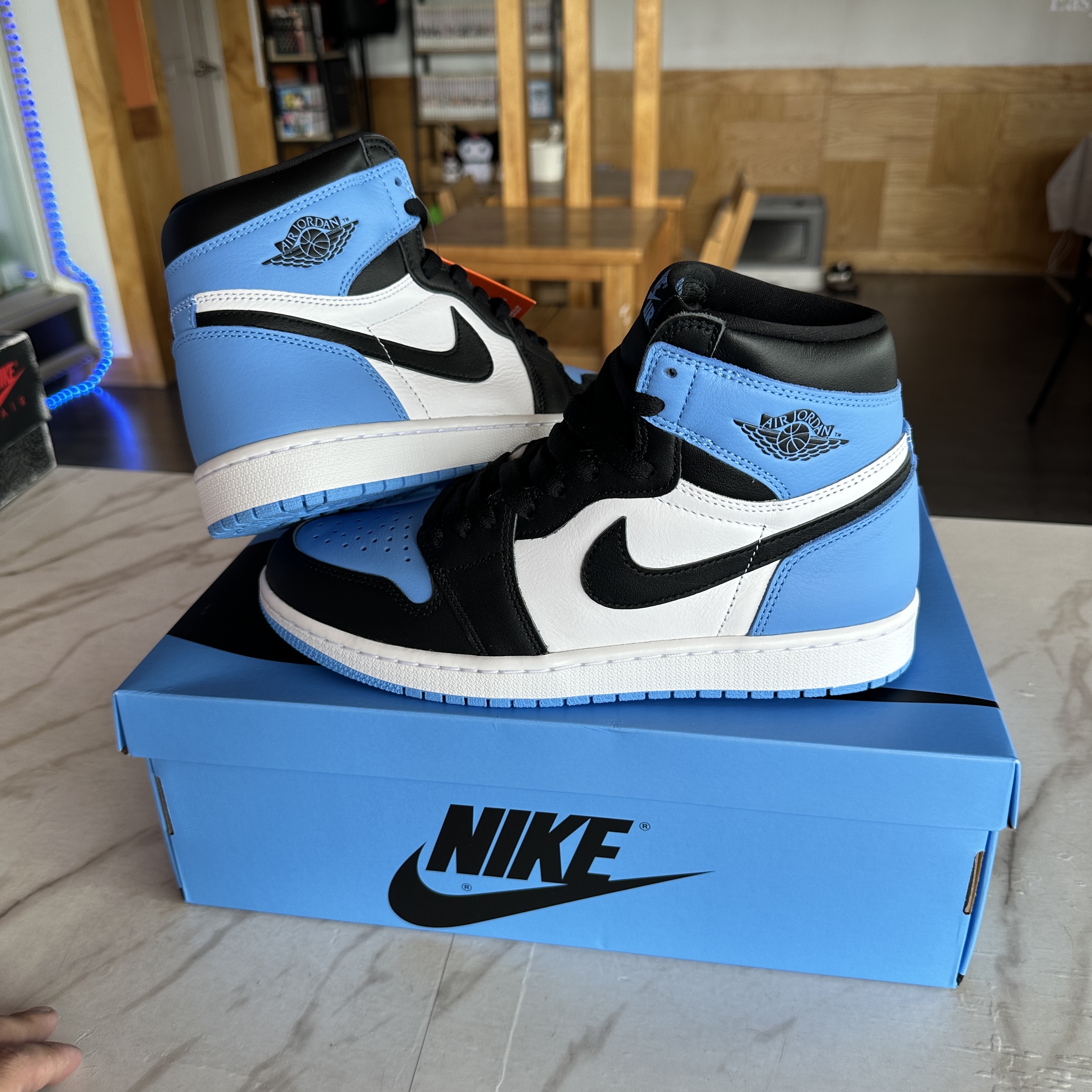 Jordan 1 Retro High OG University Blue 착용 스타일