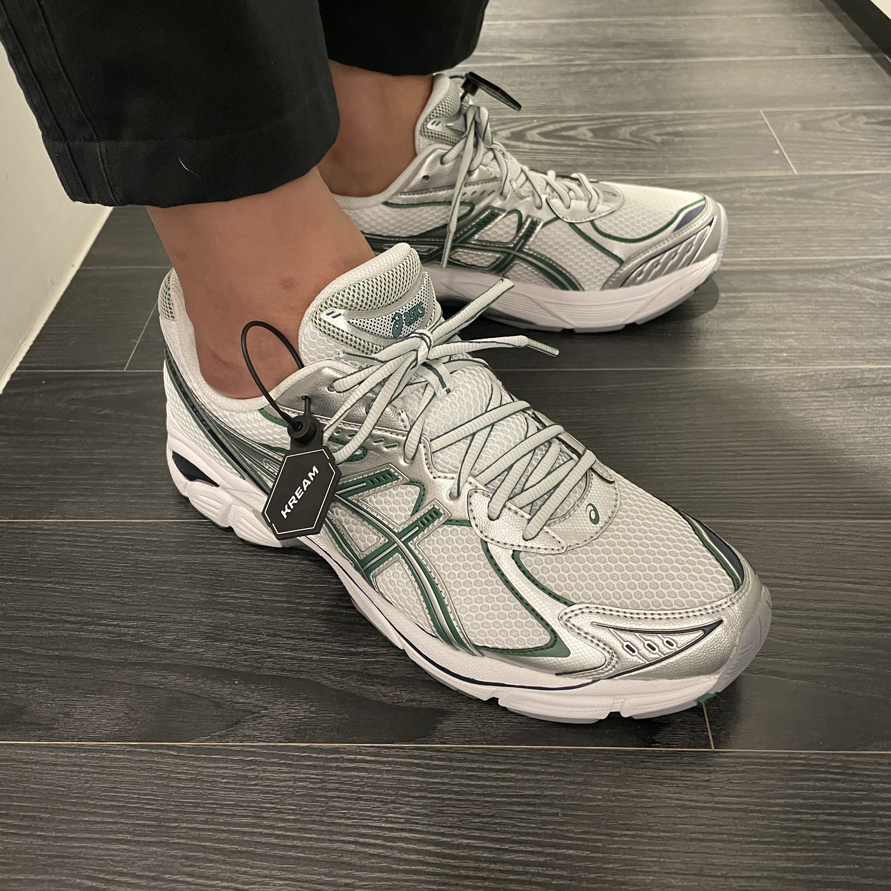 Asics GT-2160 White Shamrock Green 착용 스타일