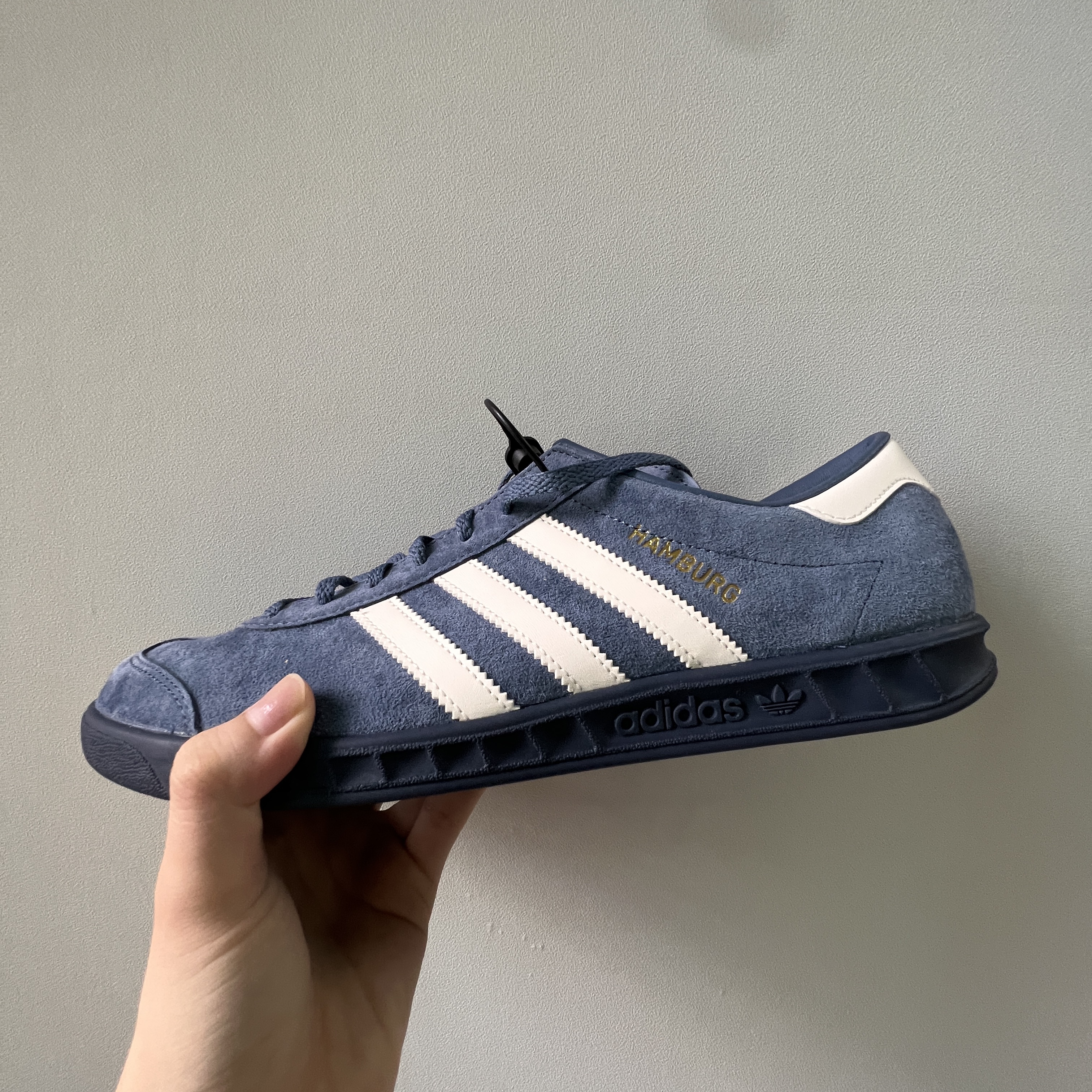 Adidas City Series Hamburg Wonder Steel Off White 착용 스타일 - 2