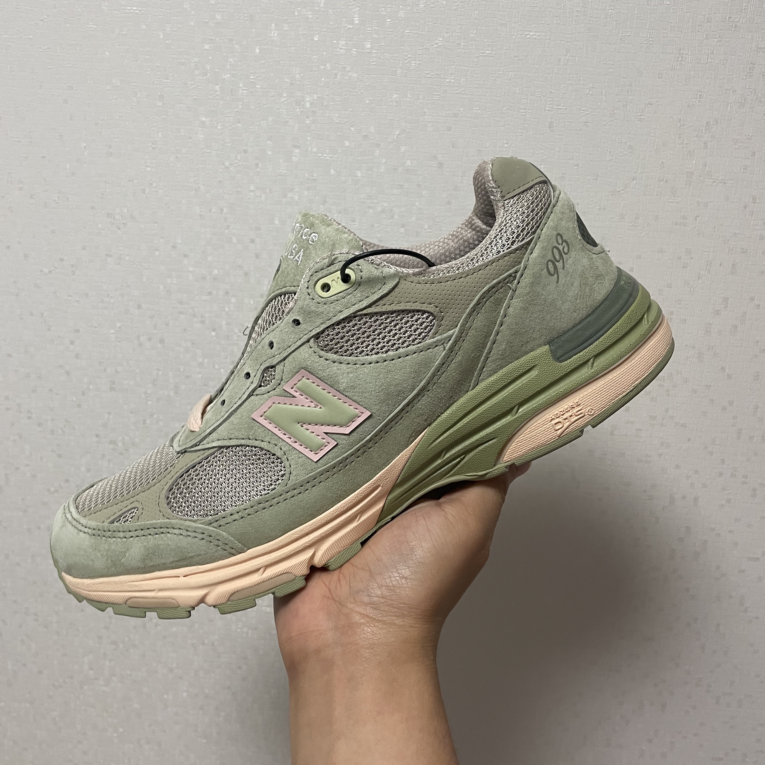 New Balance x Joe Freshgoods 993 Made in USA Sage 착용 스타일 - 1