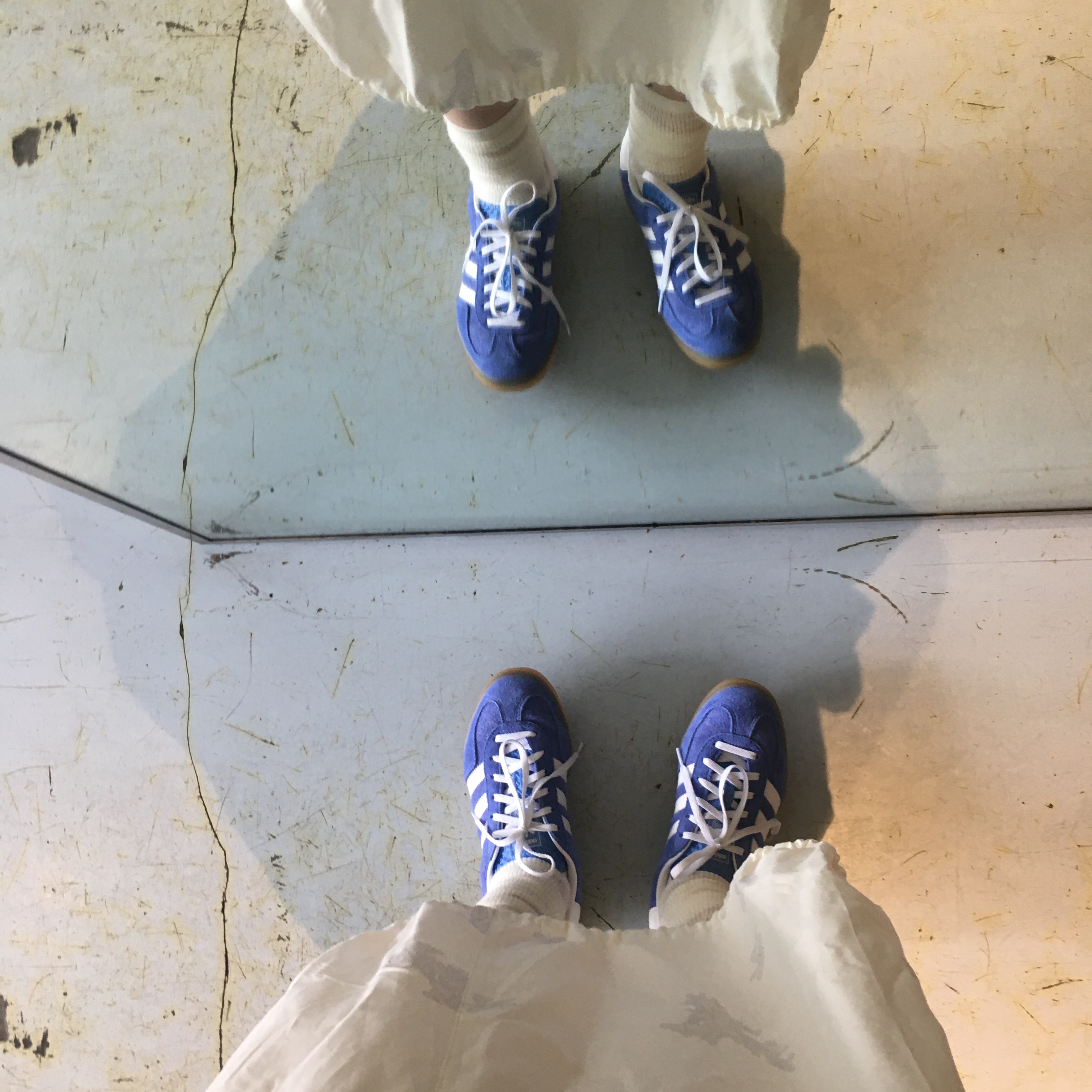 (W) Adidas Gazelle Indoor Blue Fusion Cloud White 착용 스타일