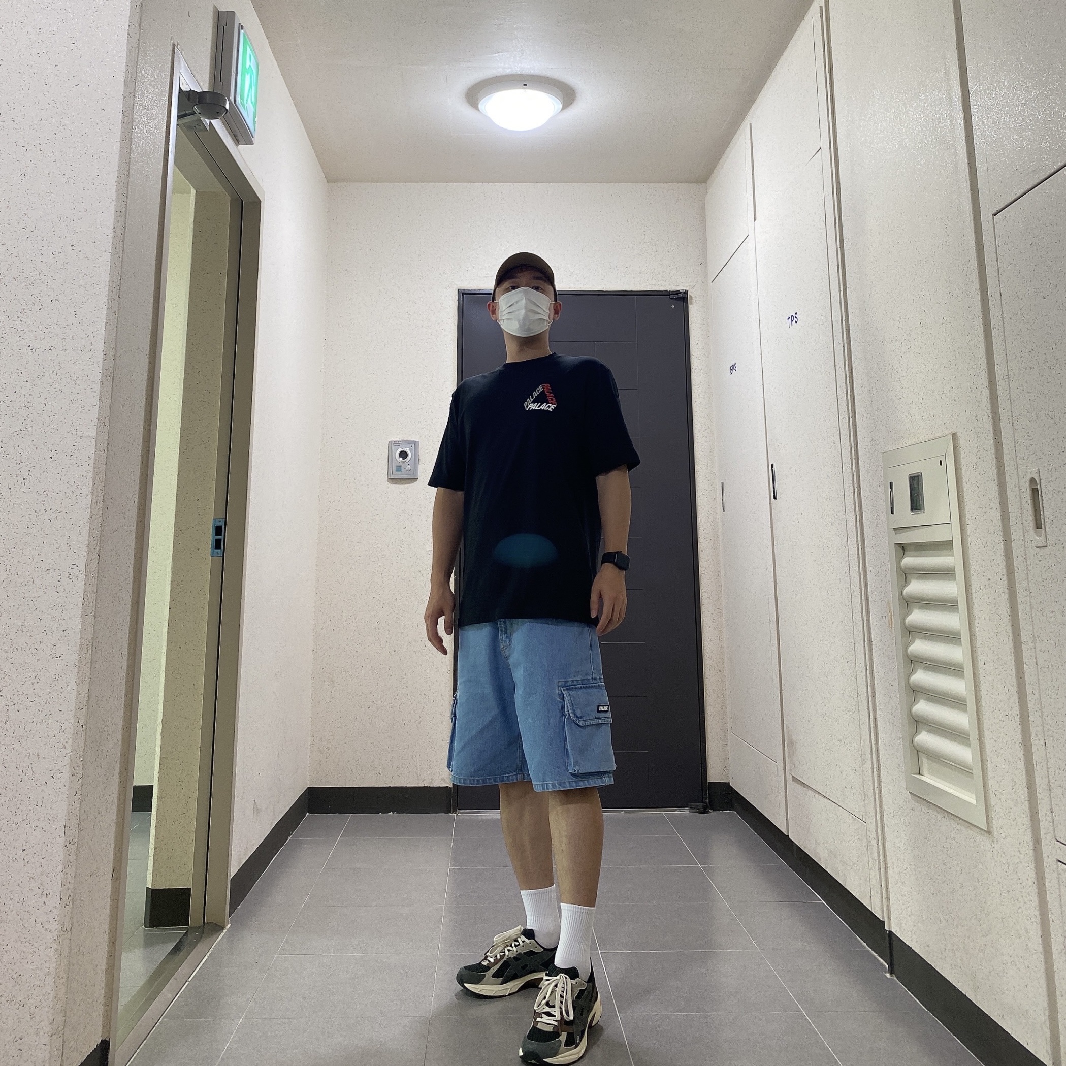 Palace P-3-K-9 T-Shirt Black - 22SS, Palace Baggy Cargo Short Denim - 23SS 착용 스타일