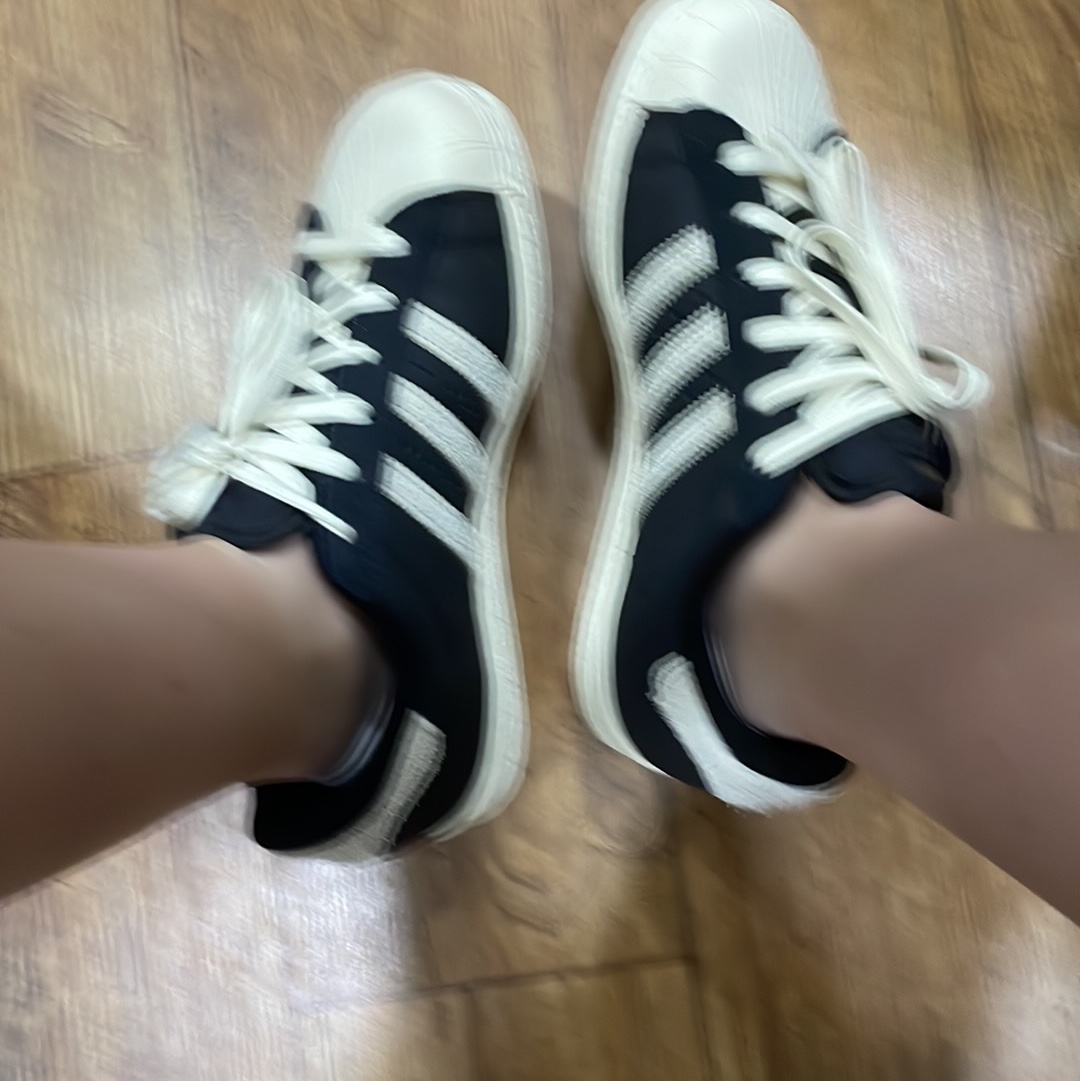 Adidas Superstar 82 Black White 착용 스타일