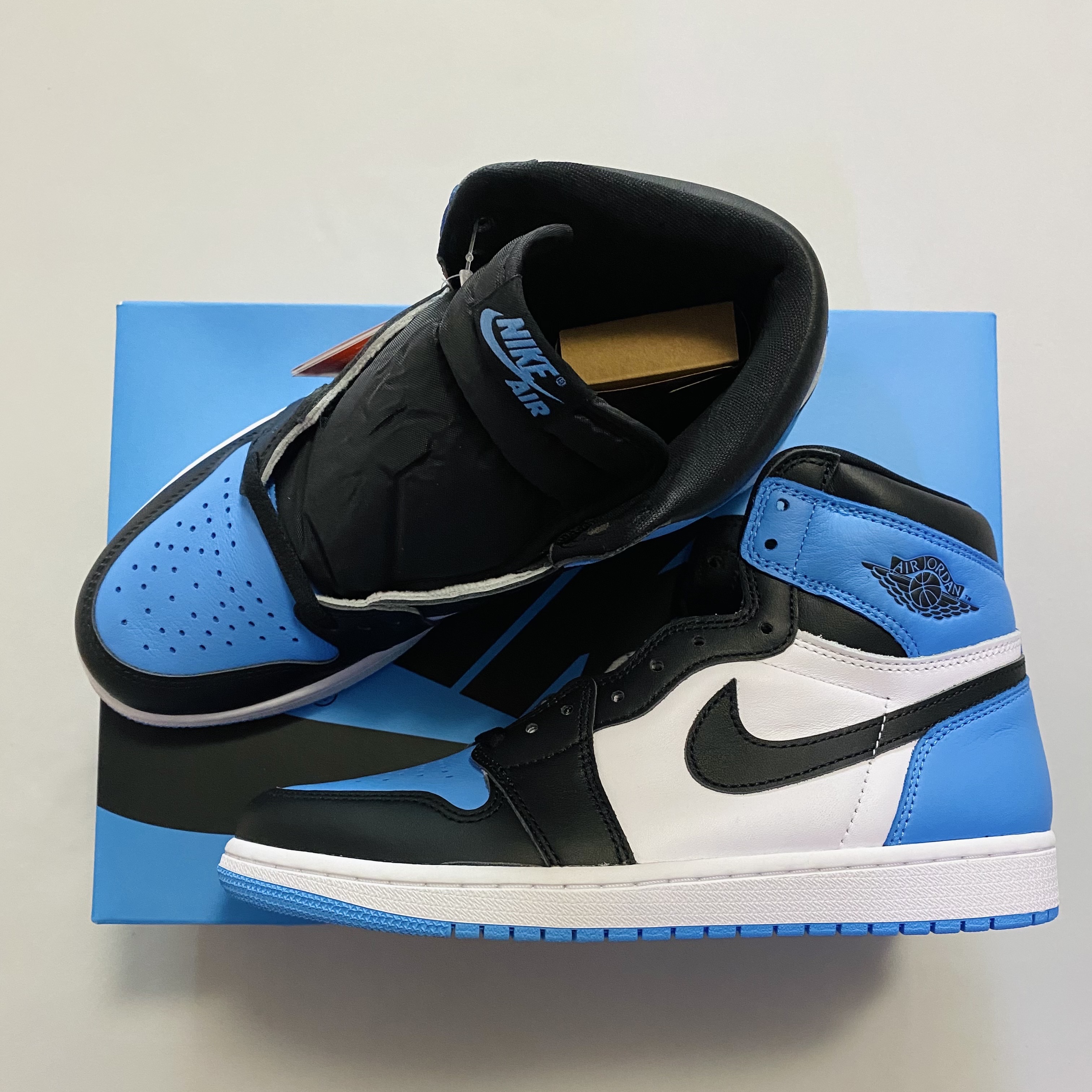 Jordan 1 Retro High OG University Blue 착용 스타일 - 2