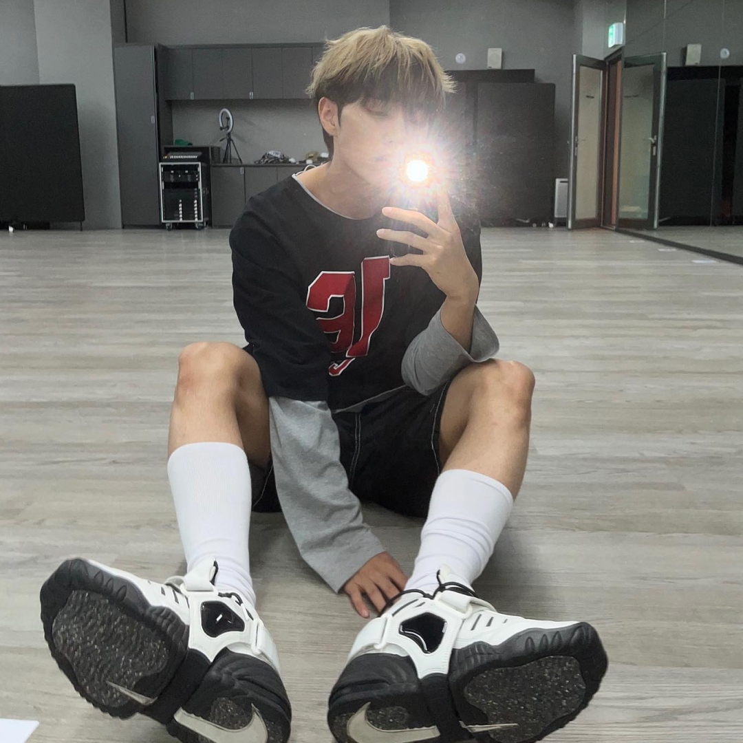 Nike x Ambush Air Adjust Force SP Summit White and Black 착용 스타일 - 4
