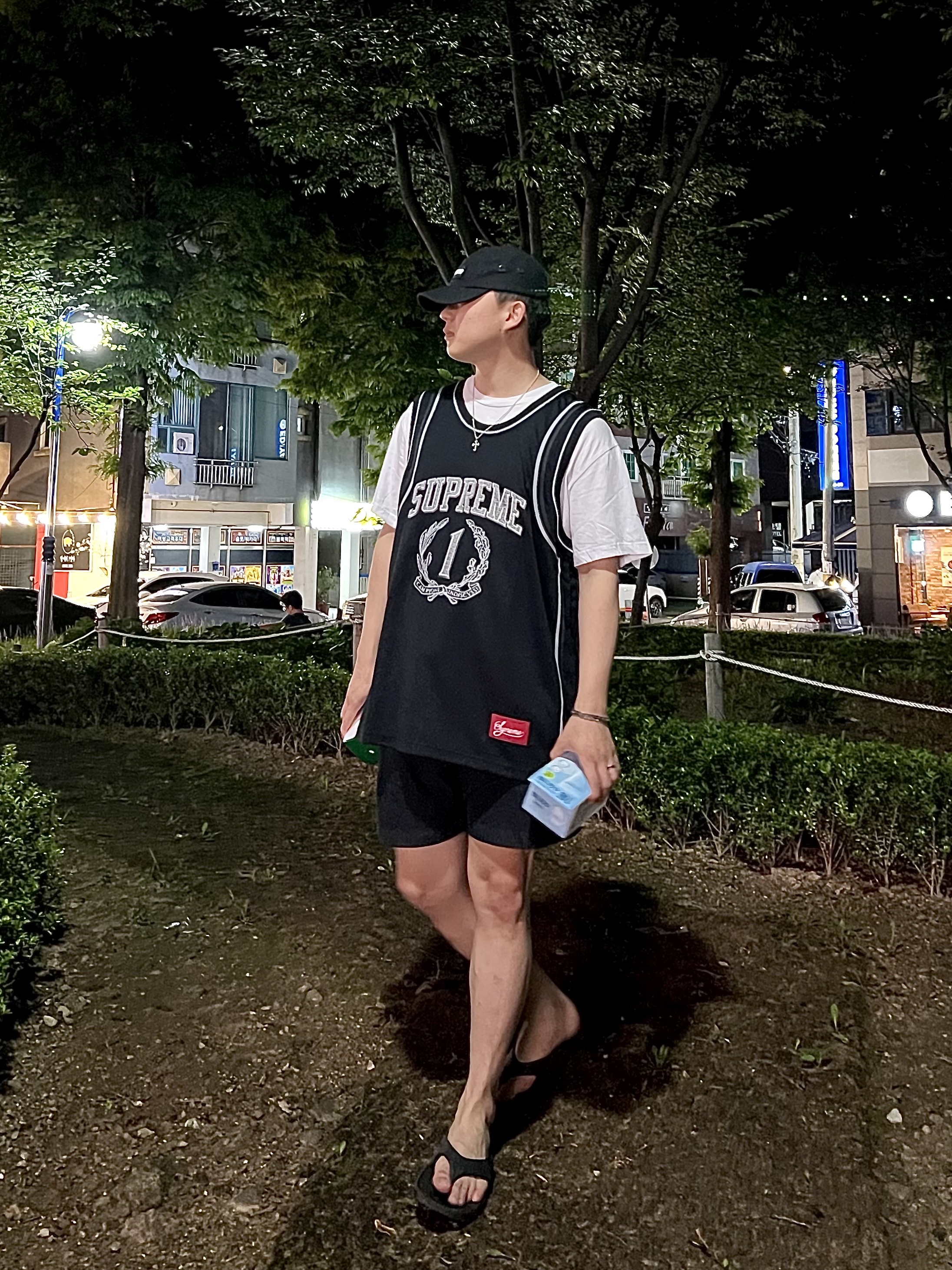 Supreme Campioni Basketball Jersey Black - 23SS, Supreme Washed Chino Twill Camp Cap Black 착용 스타일