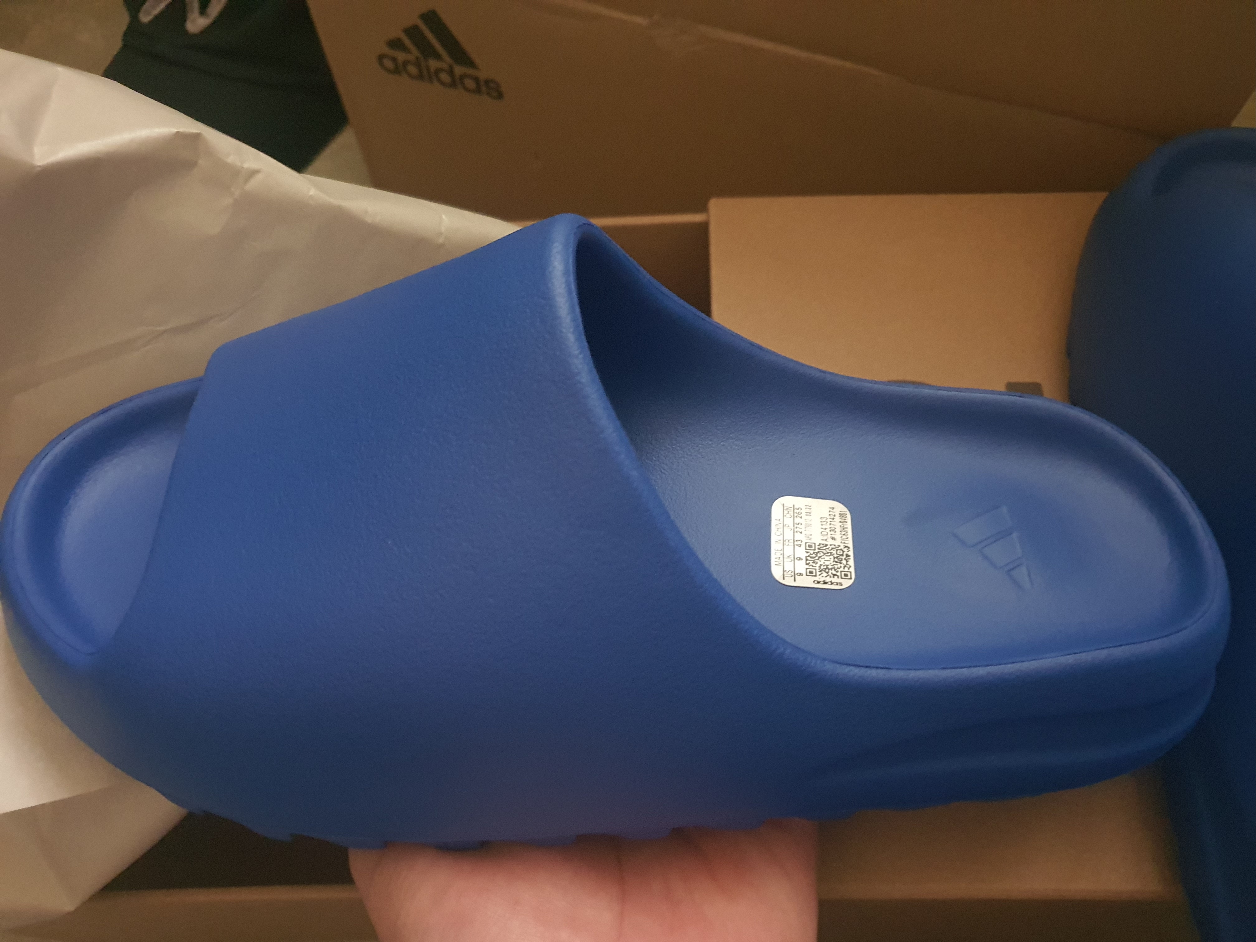 Adidas Yeezy Slide Azure 착용 스타일