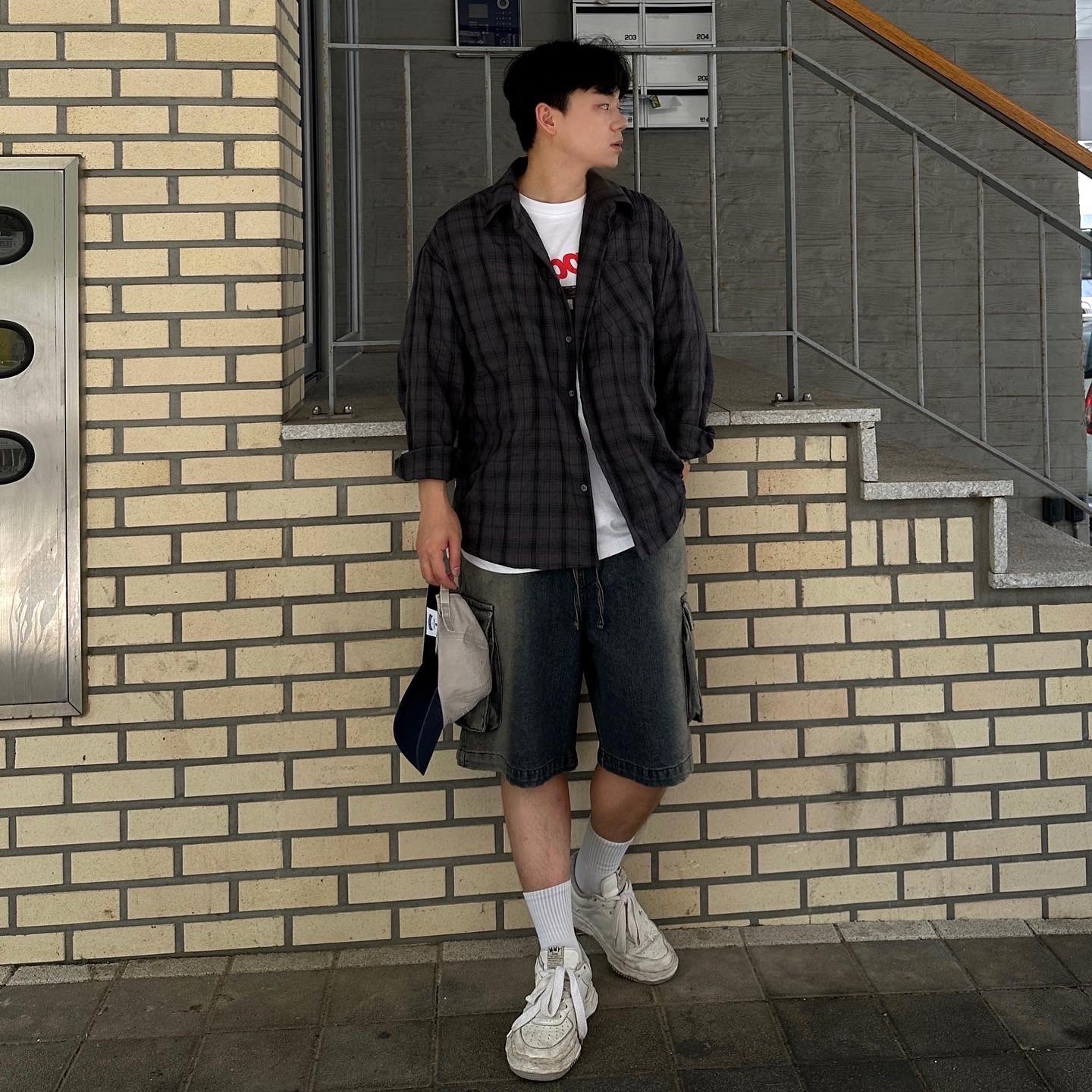 Maison Mihara Yasuhiro Wayne OG Sole Leather Low-top Sneakers White 착용 스타일 - 1