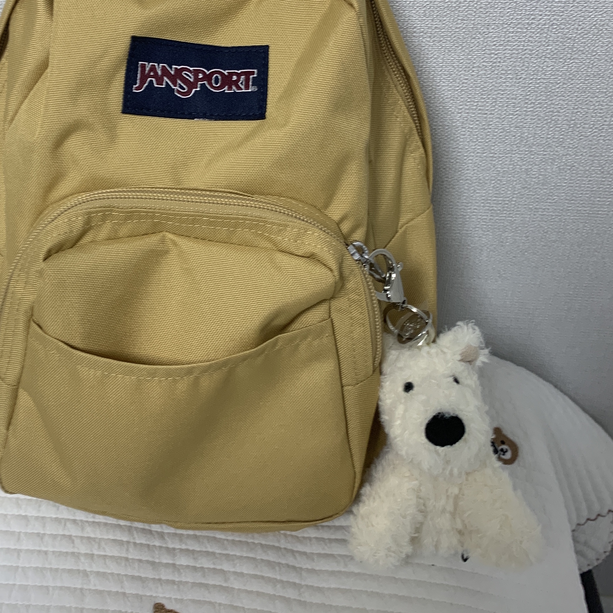 Jellycat Munro Scottie Dog Bag Charm Cream 착용 스타일