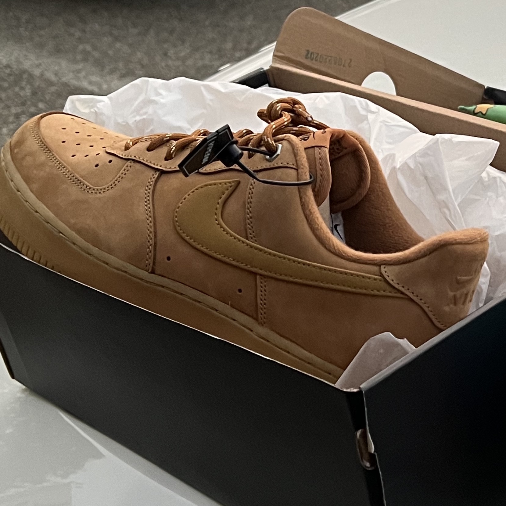 Nike Air Force 1 '07 WB Flax 착용 스타일