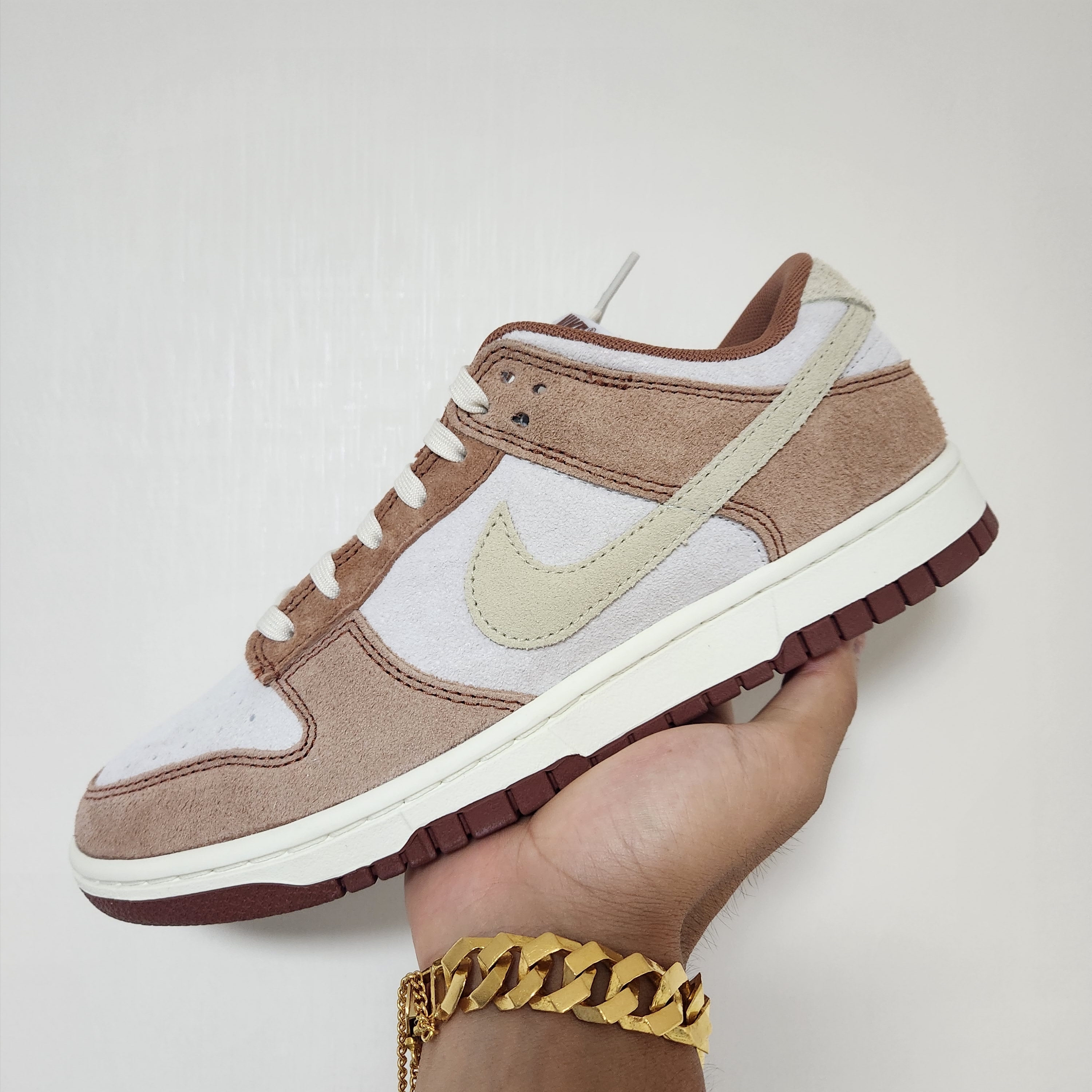 Nike Dunk Low Pro Premium Medium Curry 착용 스타일