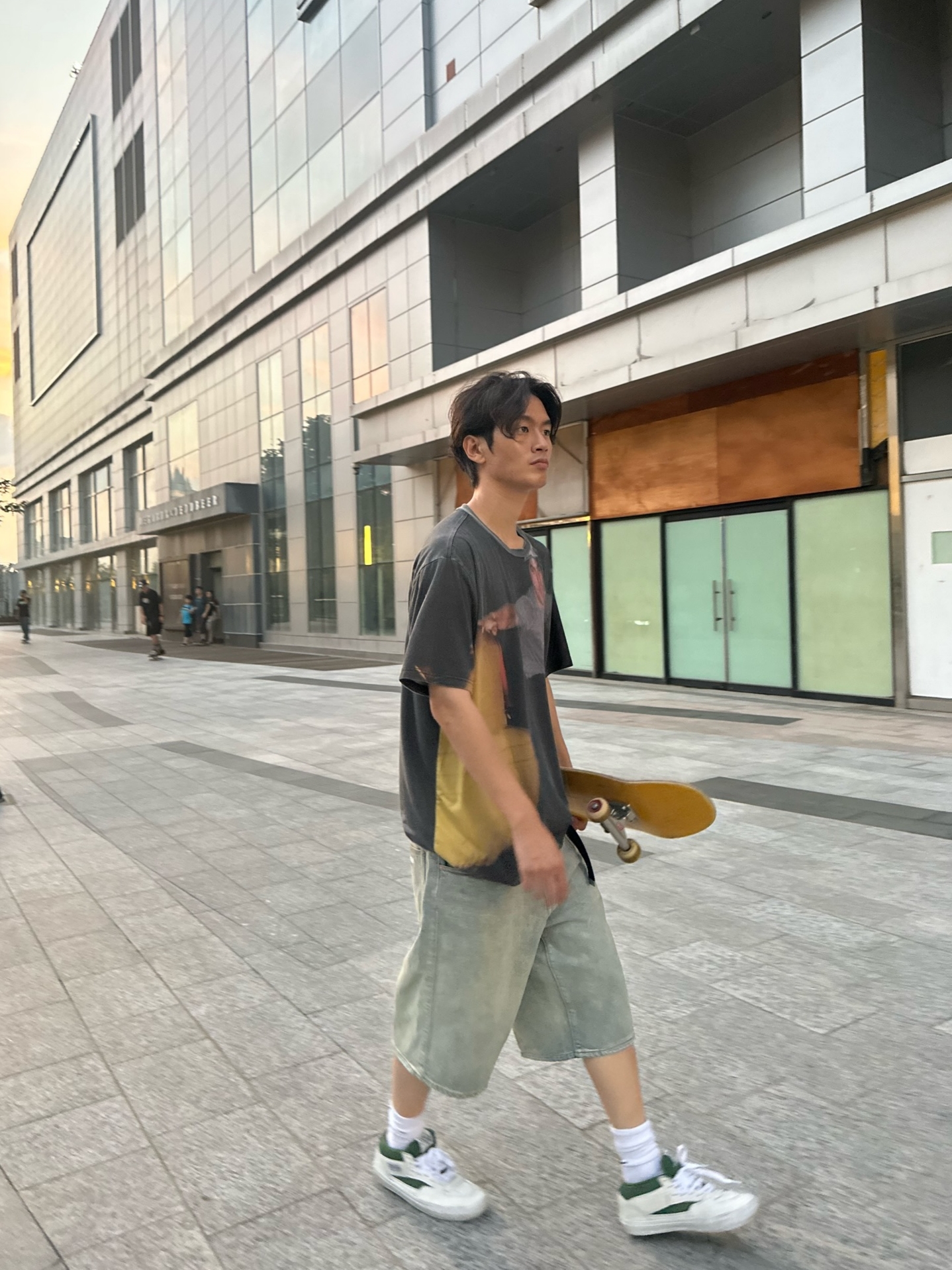Supreme Baggy Denim Shorts Dirty Indigo - 23SS 착용 스타일 - 3