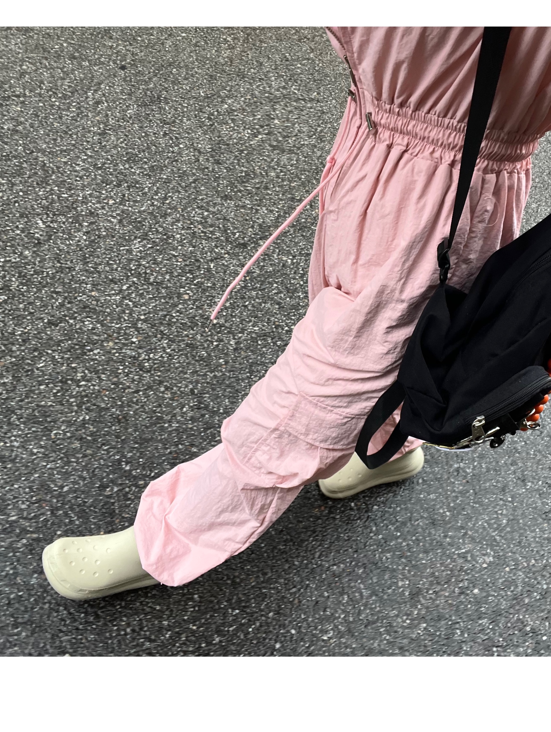 Crocs Classic Crush Boot Bone 착용 스타일 - 4