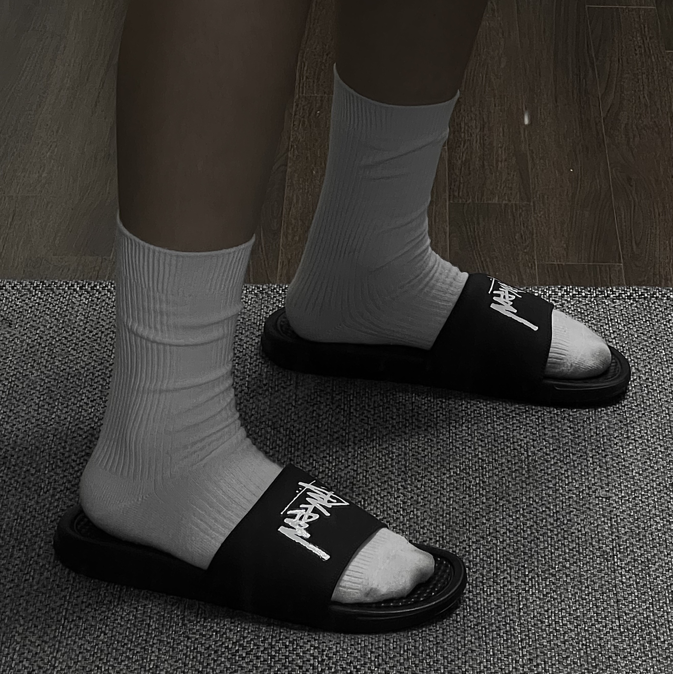 Nike x Stussy Benassi Slide Off Noir 착용 스타일 - 3