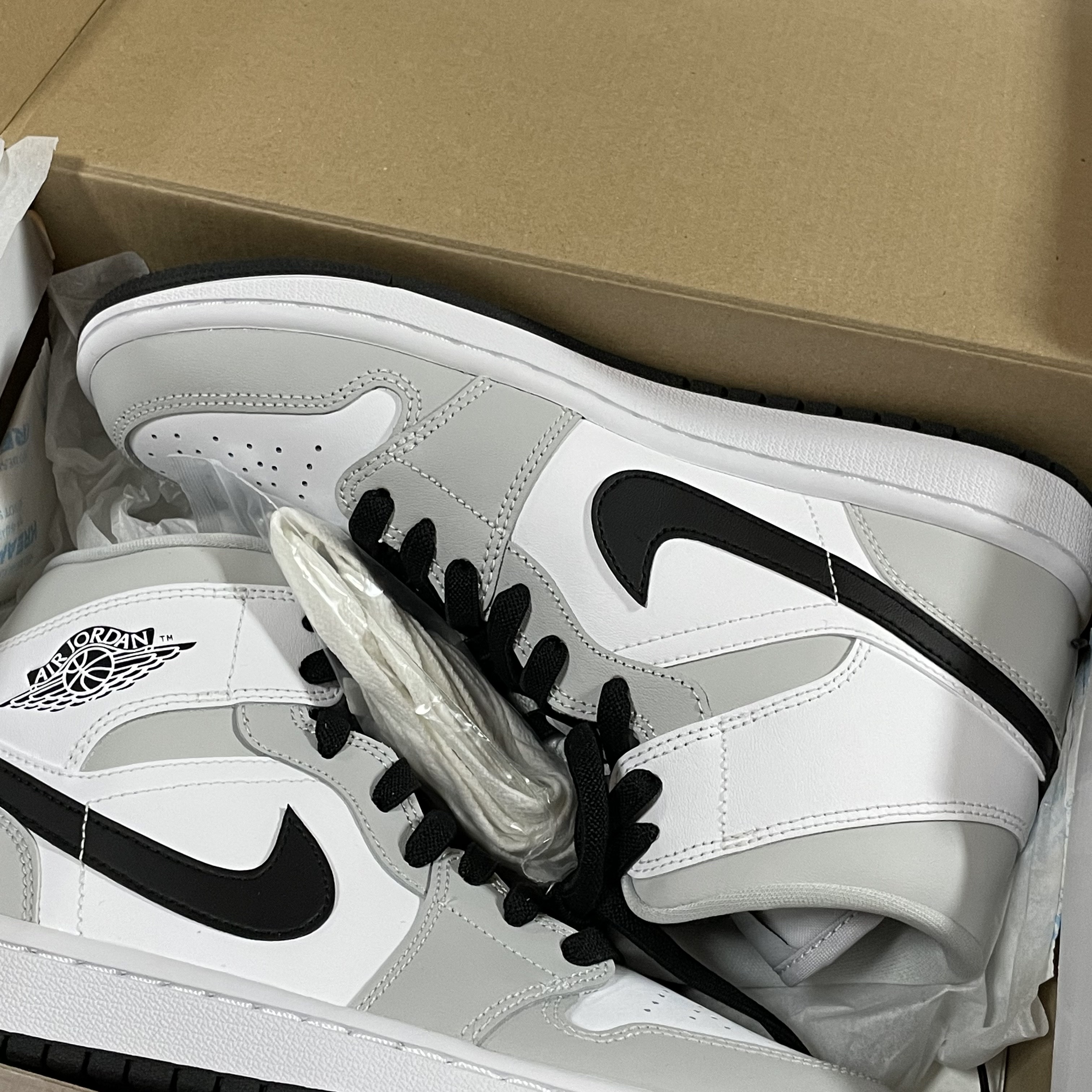 (W) Jordan 1 Mid Grey Fog 착용 스타일 - 1