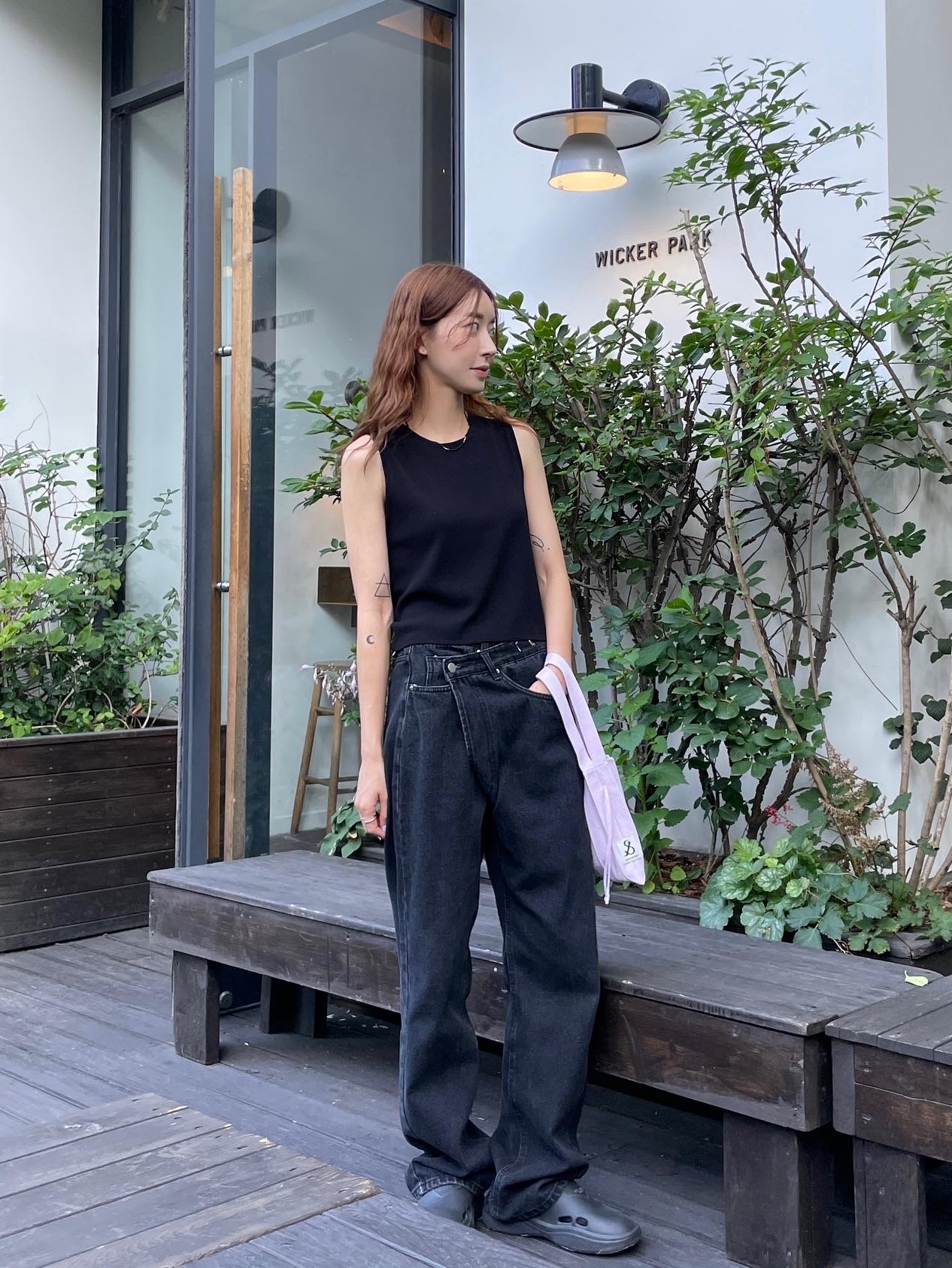 (W) Prada Mellow Rubber Mules Black, Prada Mellow Rubber Mules Black 착용 스타일 - 1