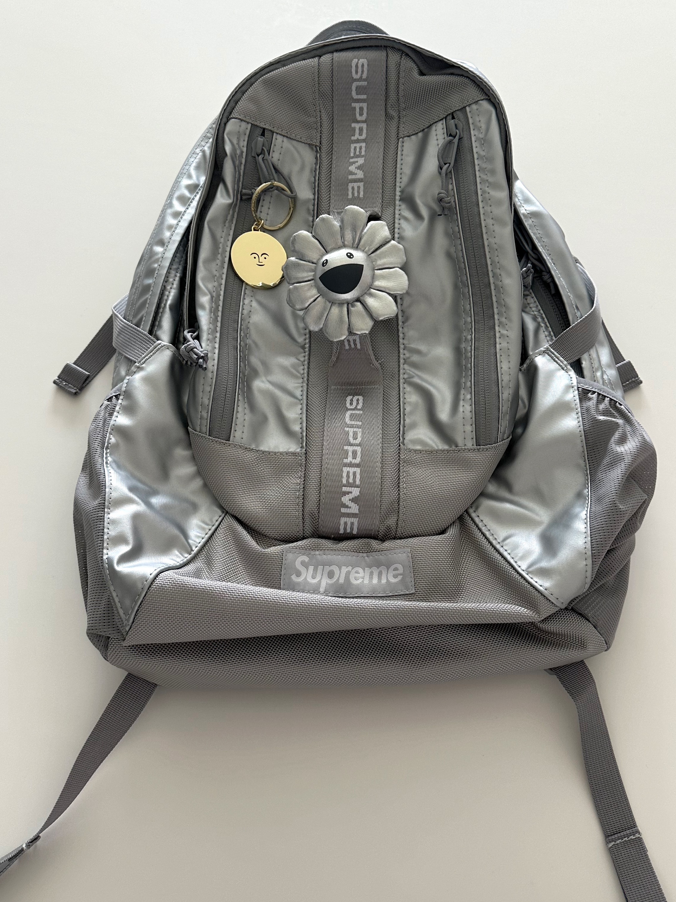 Supreme Backpack Silver - 22FW 착용 스타일