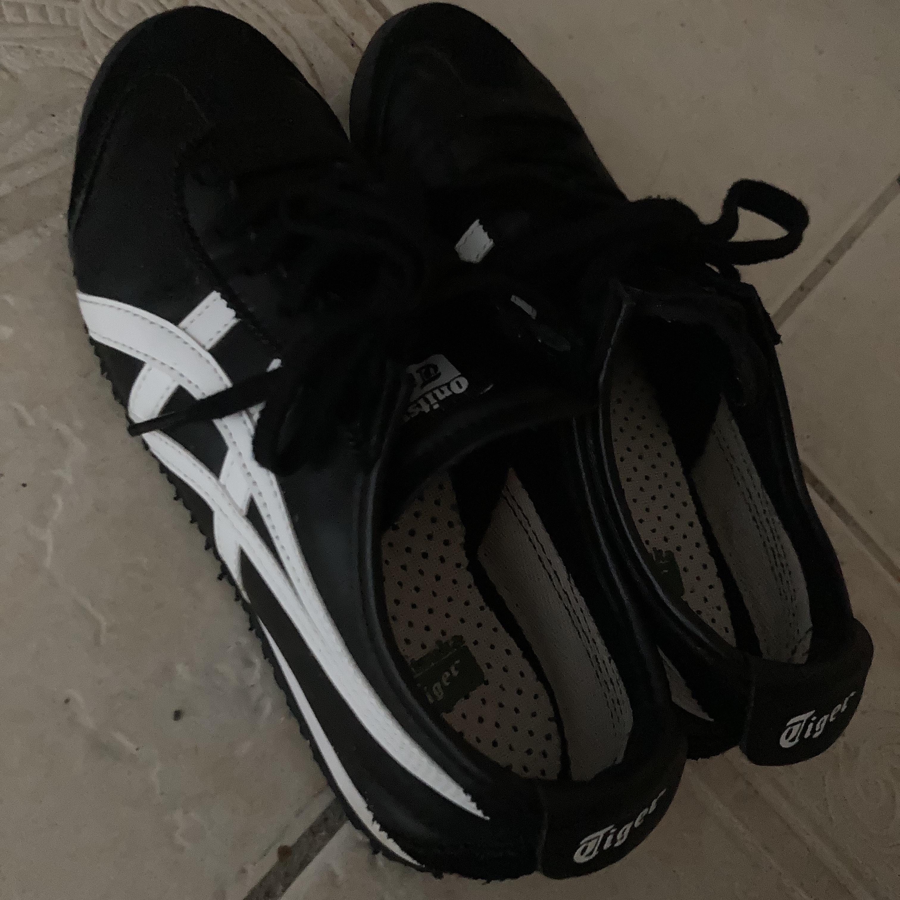 Onitsuka Tiger Mexico 66 Black White 착용 스타일
