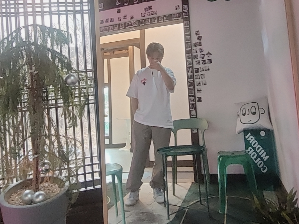 Stussy Stock Heart T-Shirt White, Jordan 1 High 85 Neutral Grey 착용 스타일