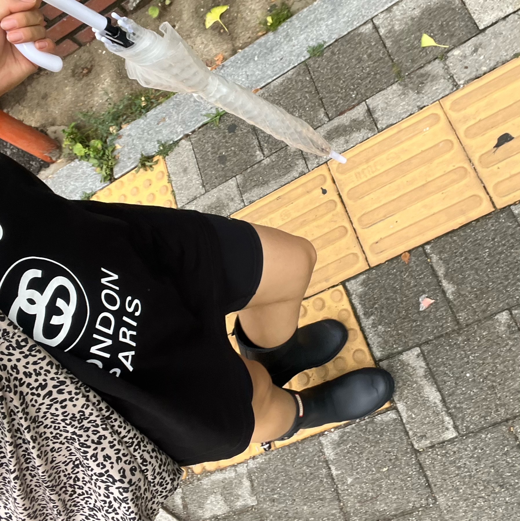 Stussy World Tour T-Shirt Black 2023 착용 스타일