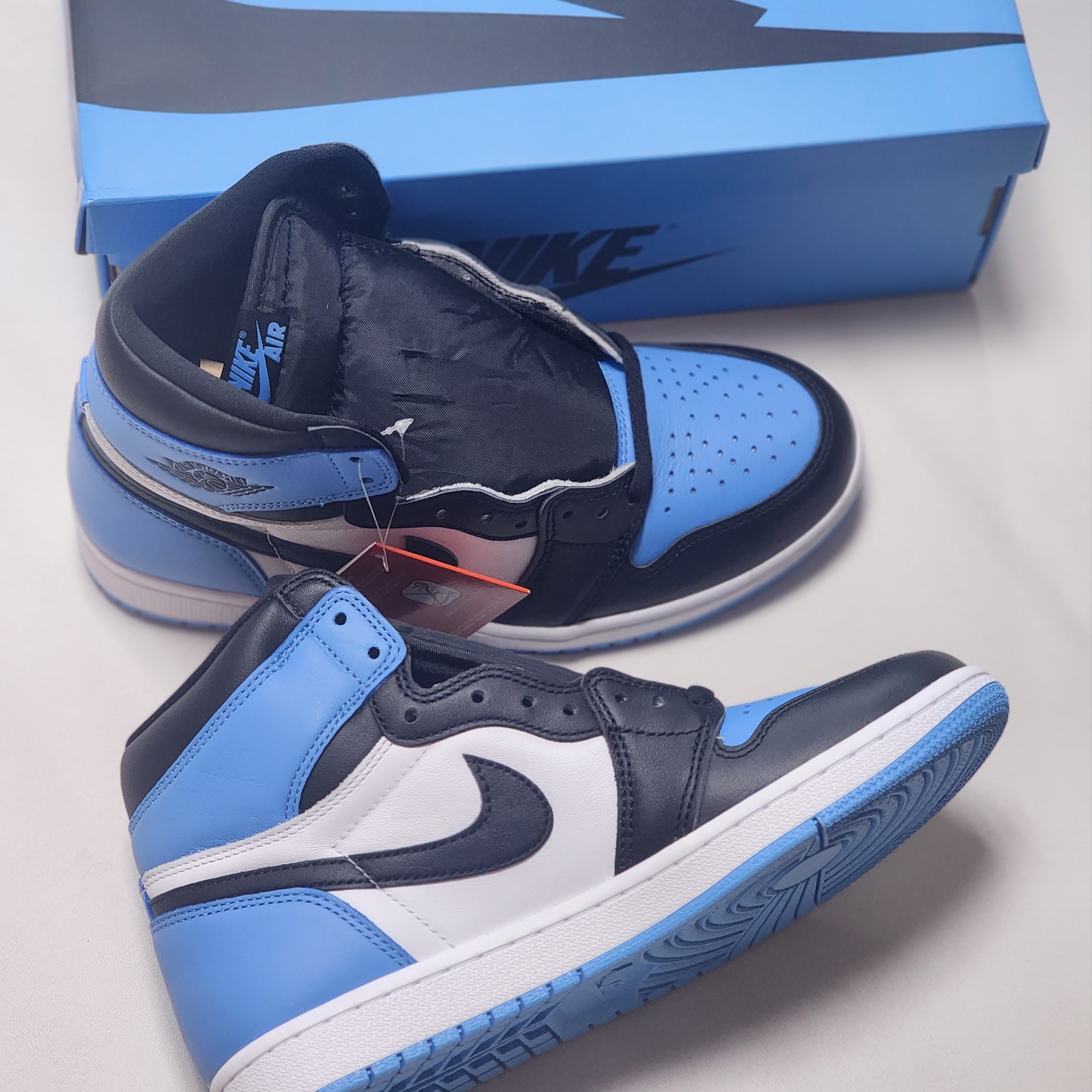 Jordan 1 Retro High OG University Blue 착용 스타일 - 5