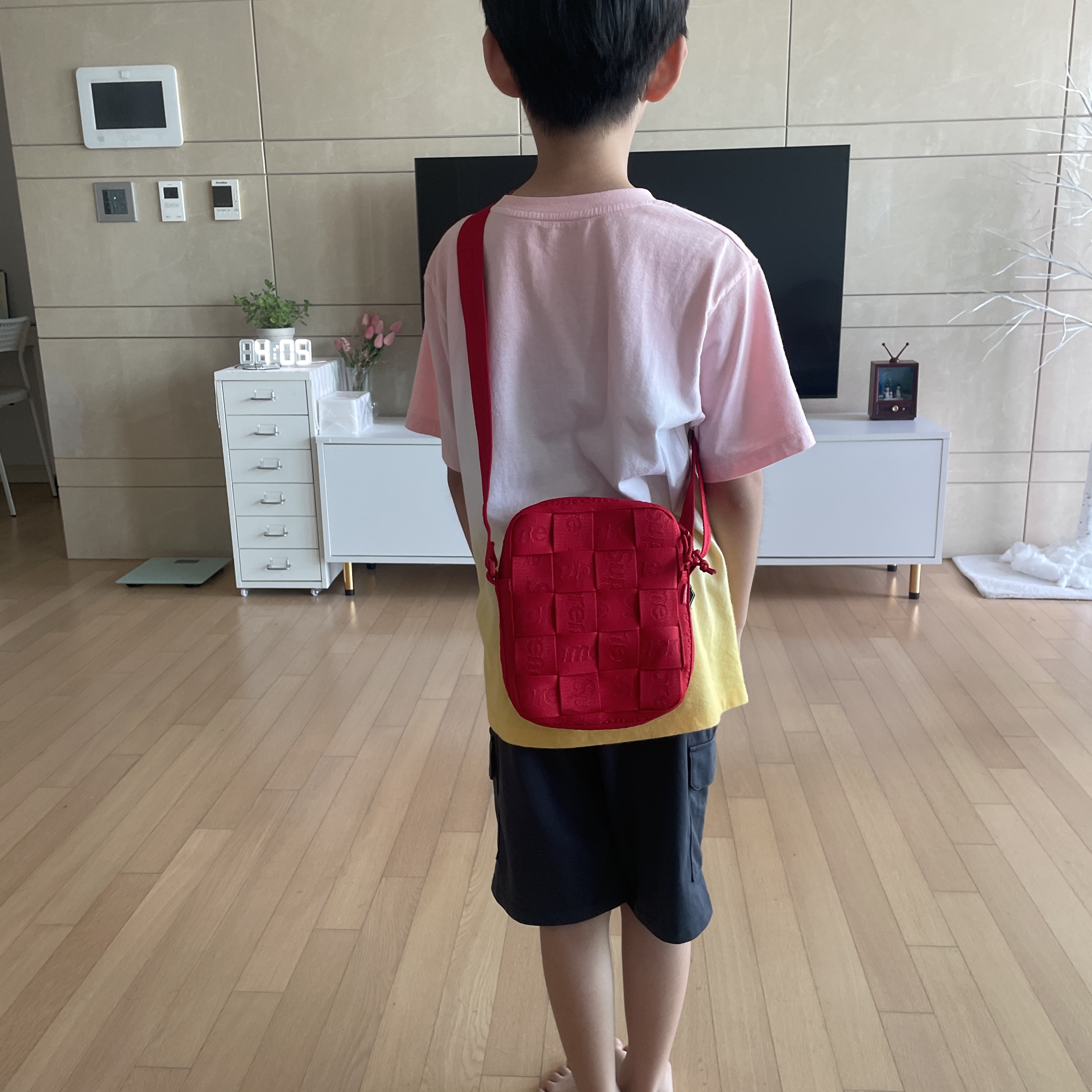 Supreme Woven Shoulder Bag Red - 23SS 착용 스타일