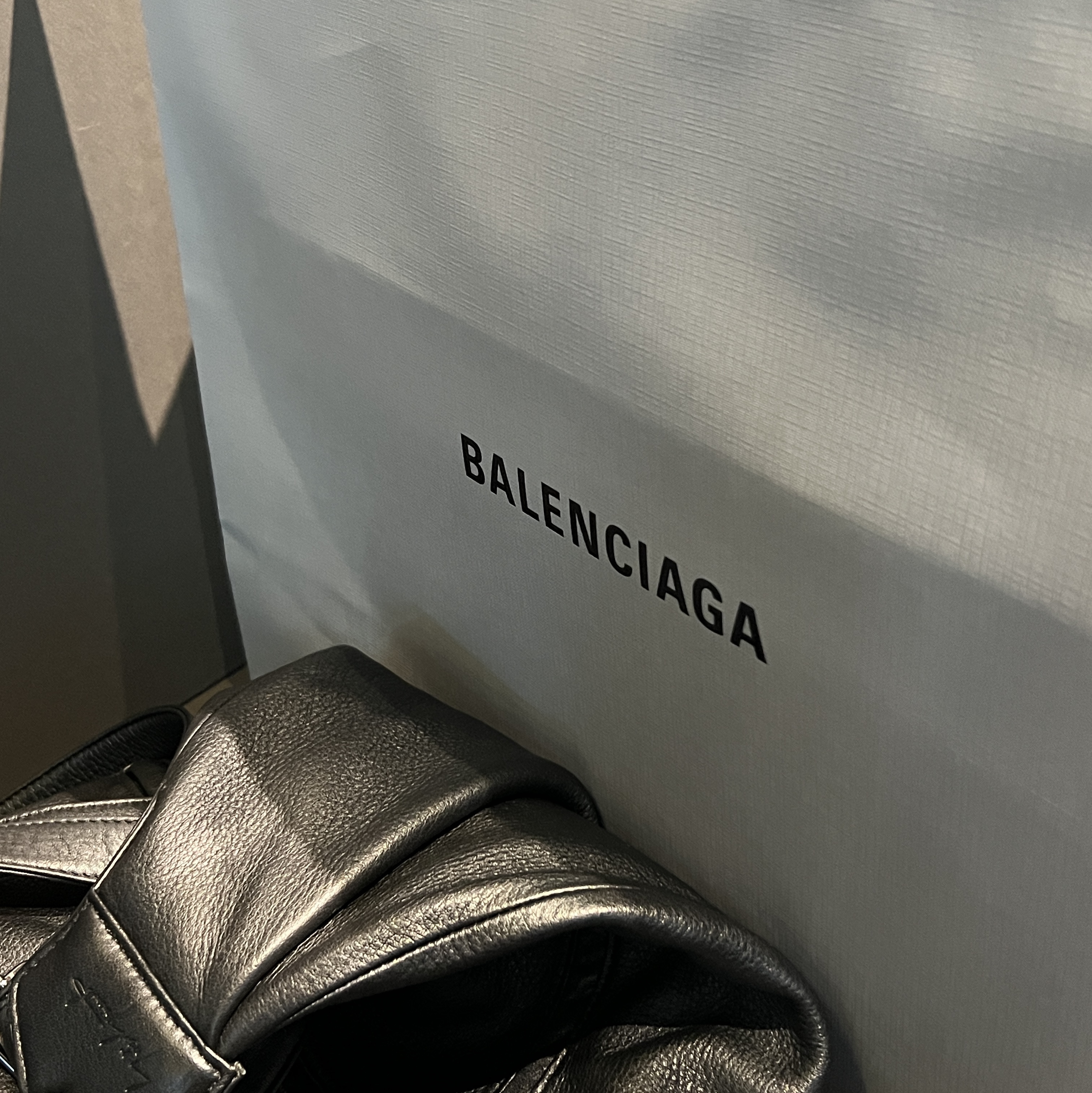 Balenciaga 3XL Sneakers Light Beige 착용 스타일 - 2