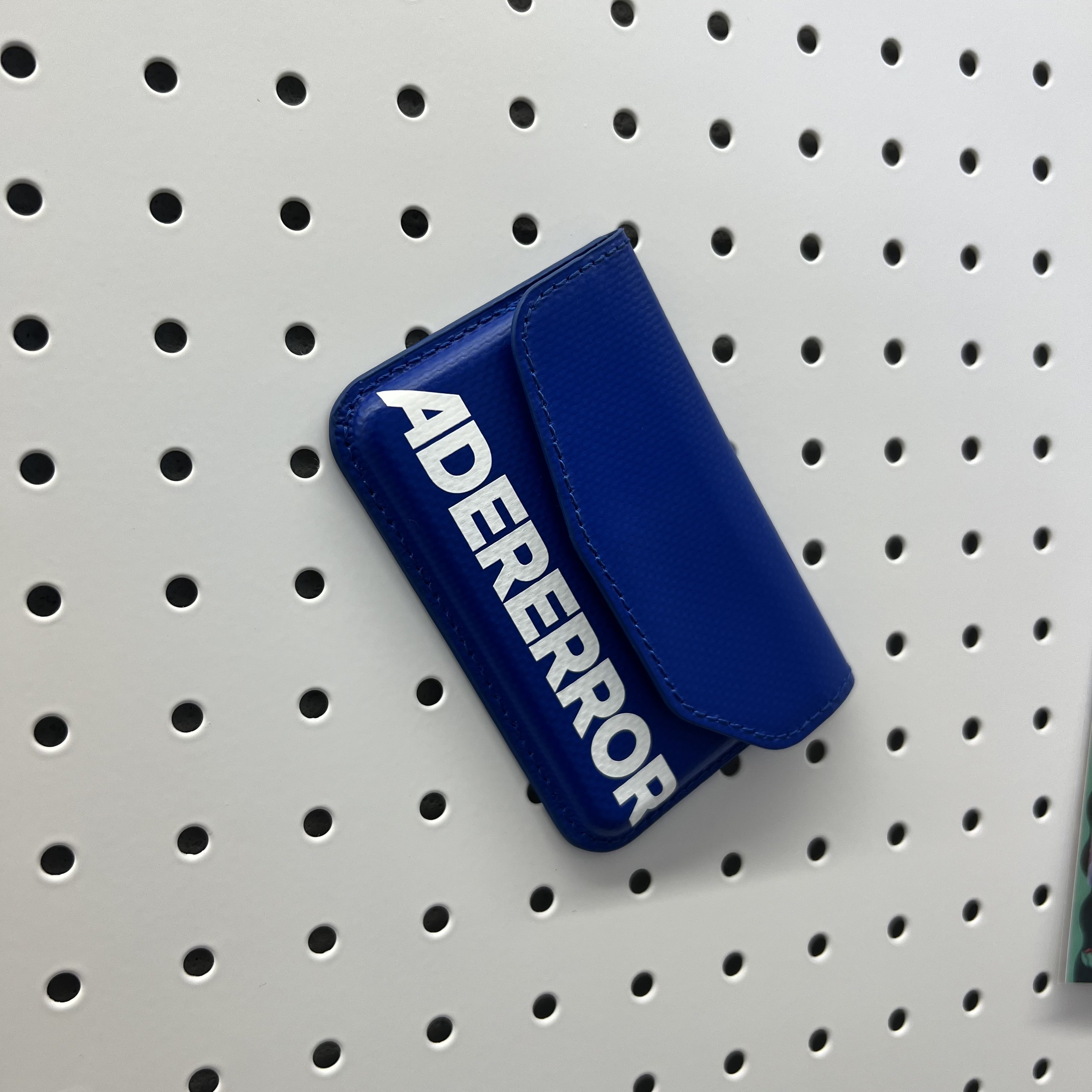 Ader Error Standic Magsafe Wallet Z-Blue 착용 스타일