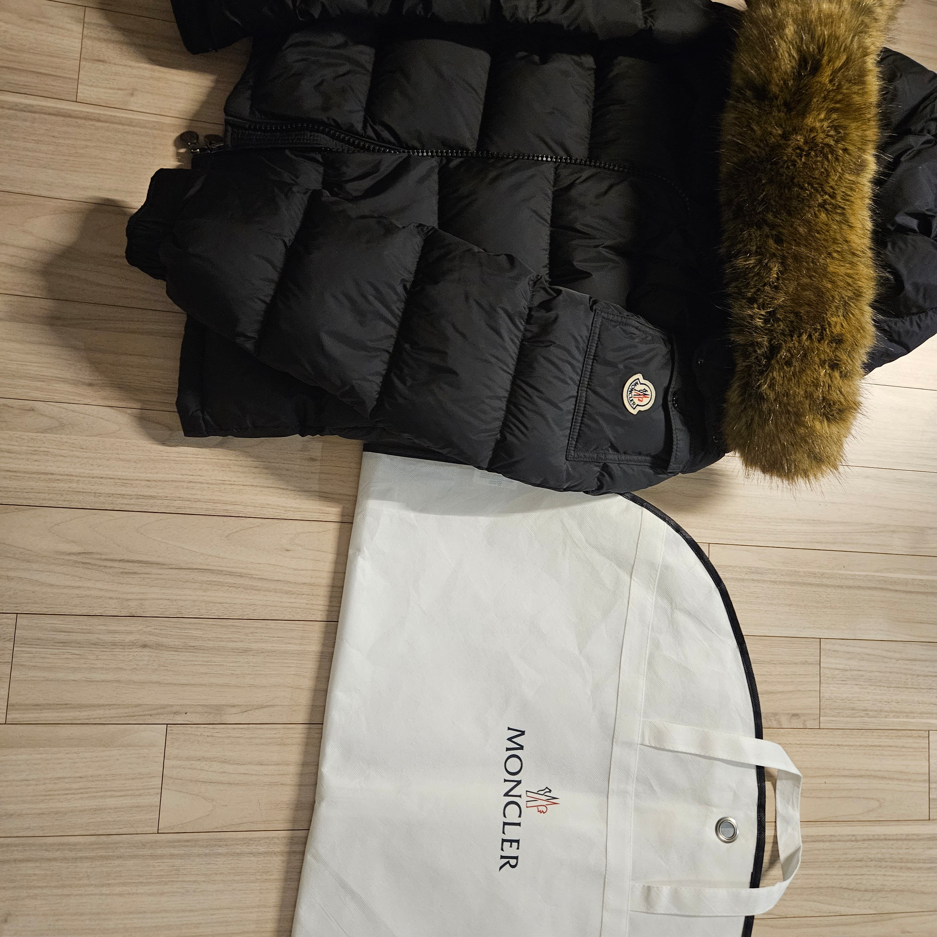 Moncler Mayaf Short Down Jacket Black - 22FW 착용 스타일 - 2