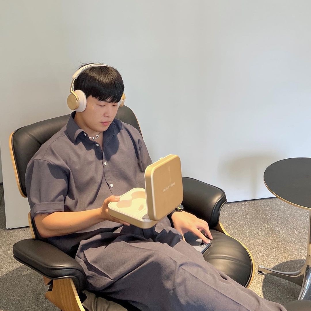 [12% 쿠폰] Bang & Olufsen Beoplay H95 Gold Tone 착용 스타일