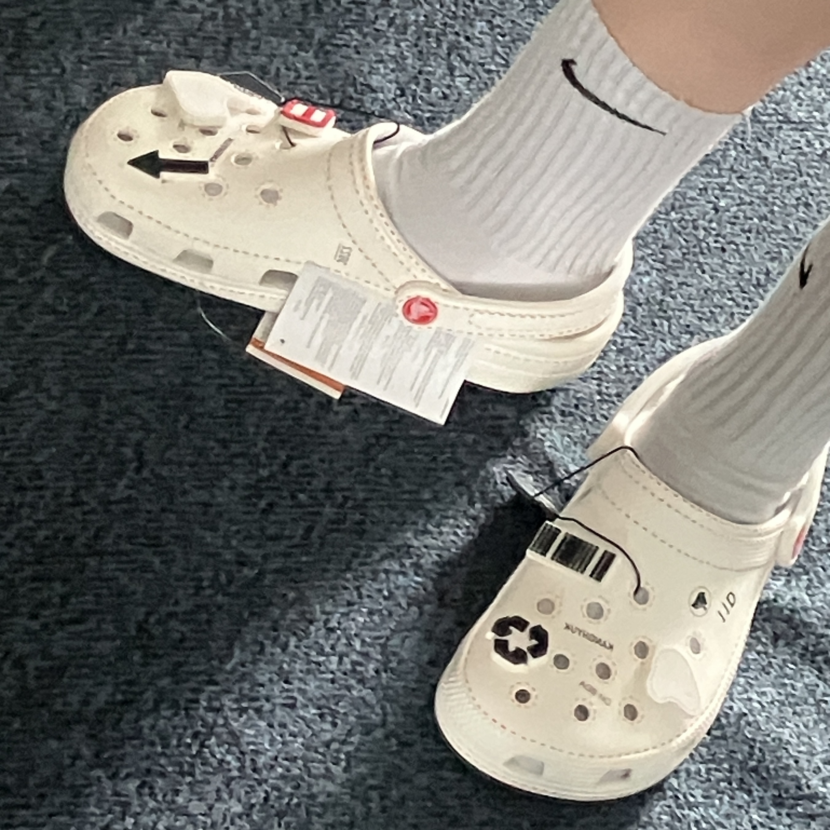 Crocs x Kanghyuk Classic Clog White 착용 스타일 - 3