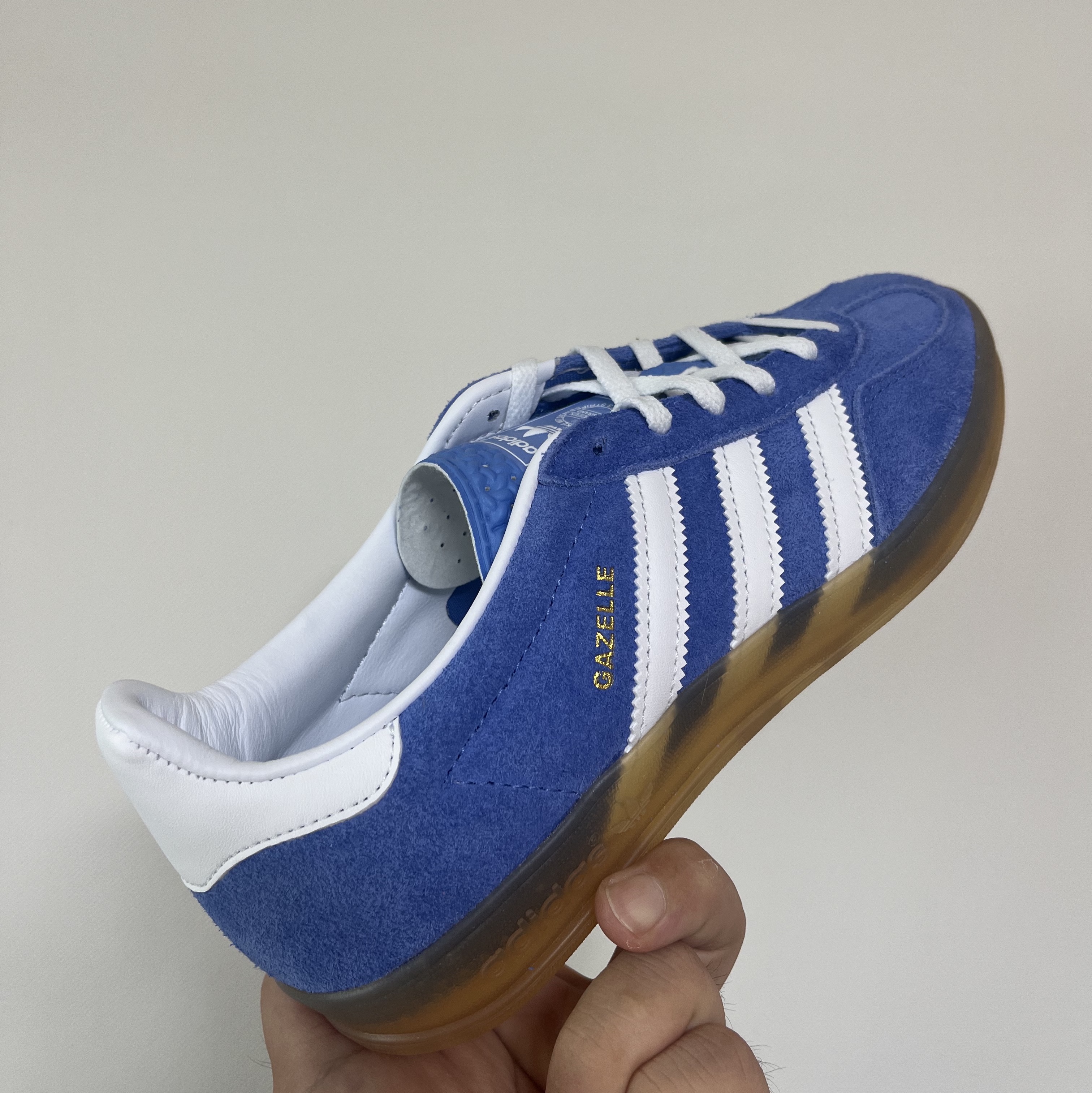 (W) Adidas Gazelle Indoor Blue Fusion Cloud White 착용 스타일 - 2