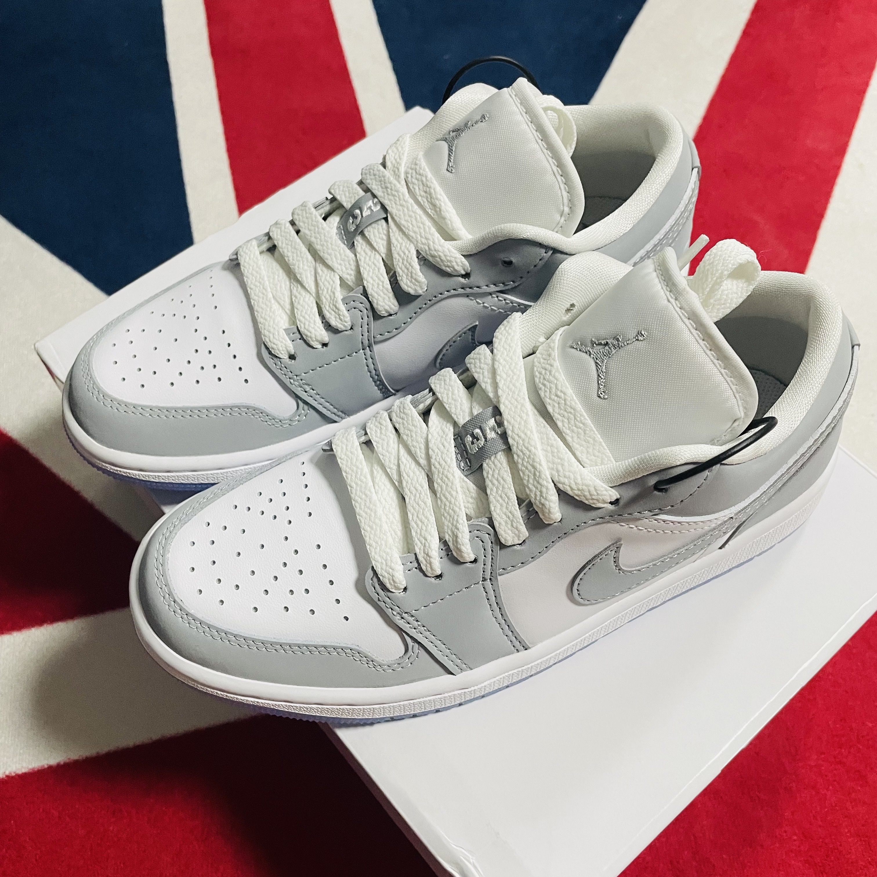 (W) Jordan 1 Low White Wolf Grey 착용 스타일 - 1