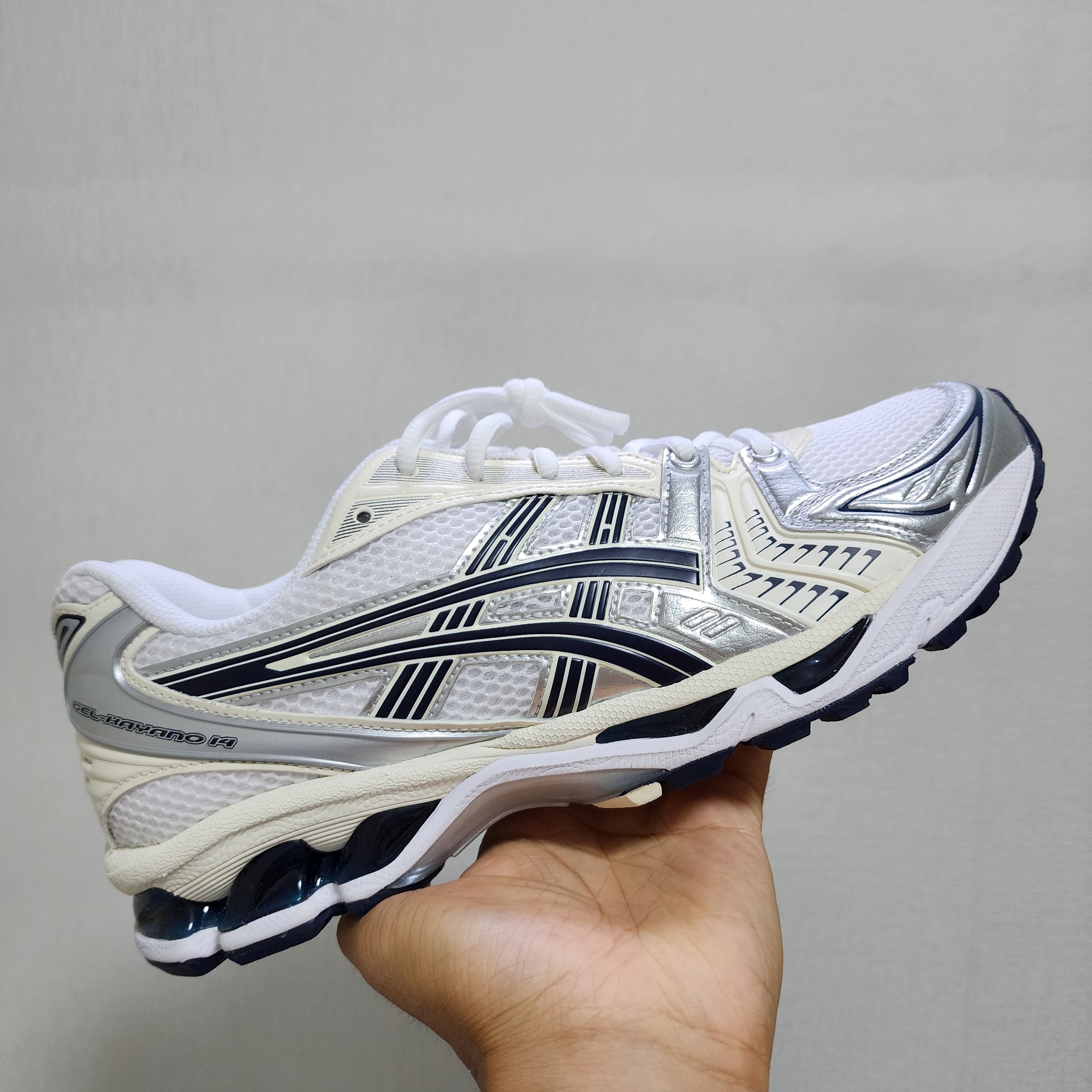 (W) Asics Gel-Kayano 14 White Midnight 착용 스타일