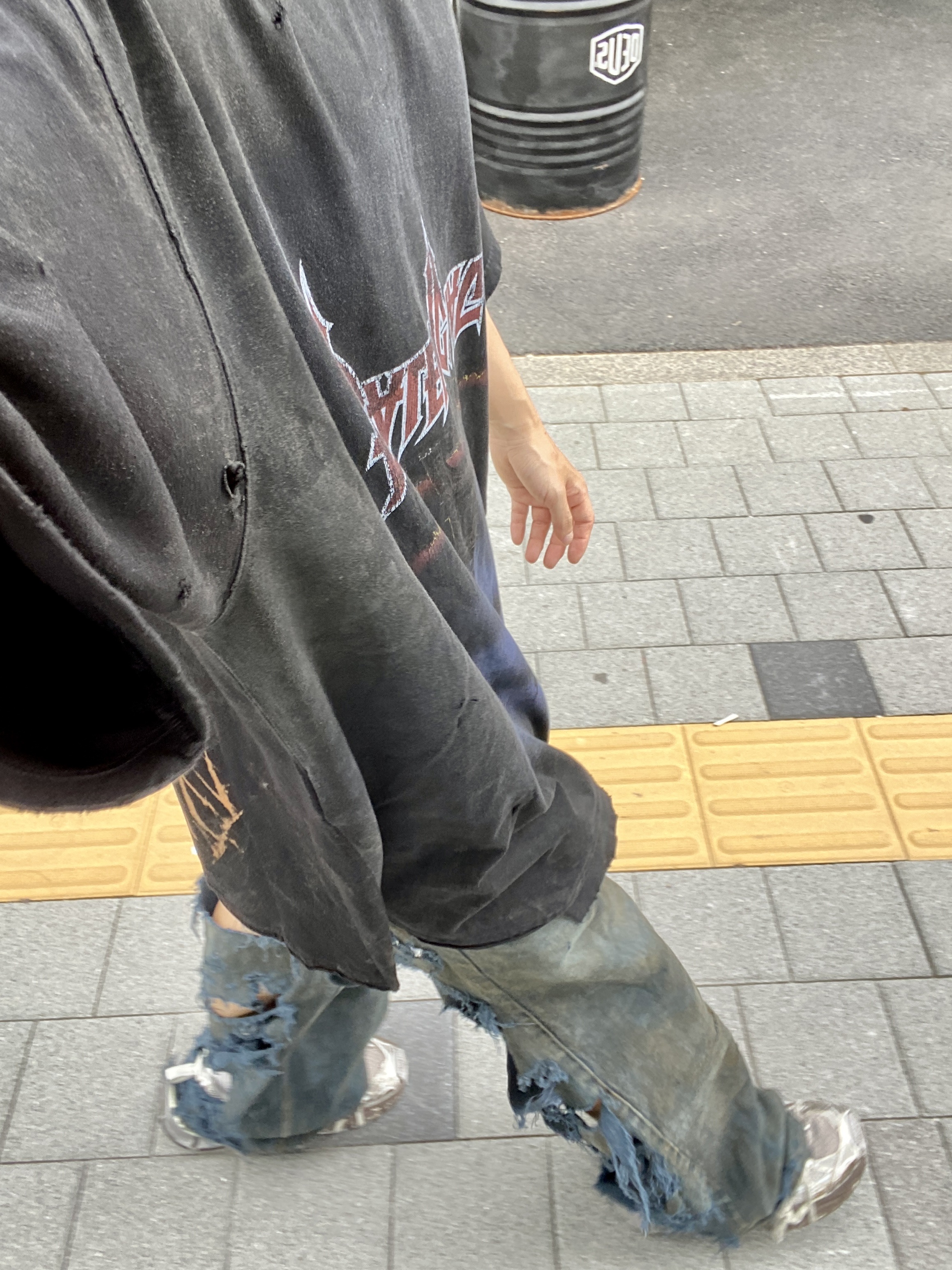 Balenciaga 3XL Sneakers Worn Out Light Beige 착용 스타일 - 1