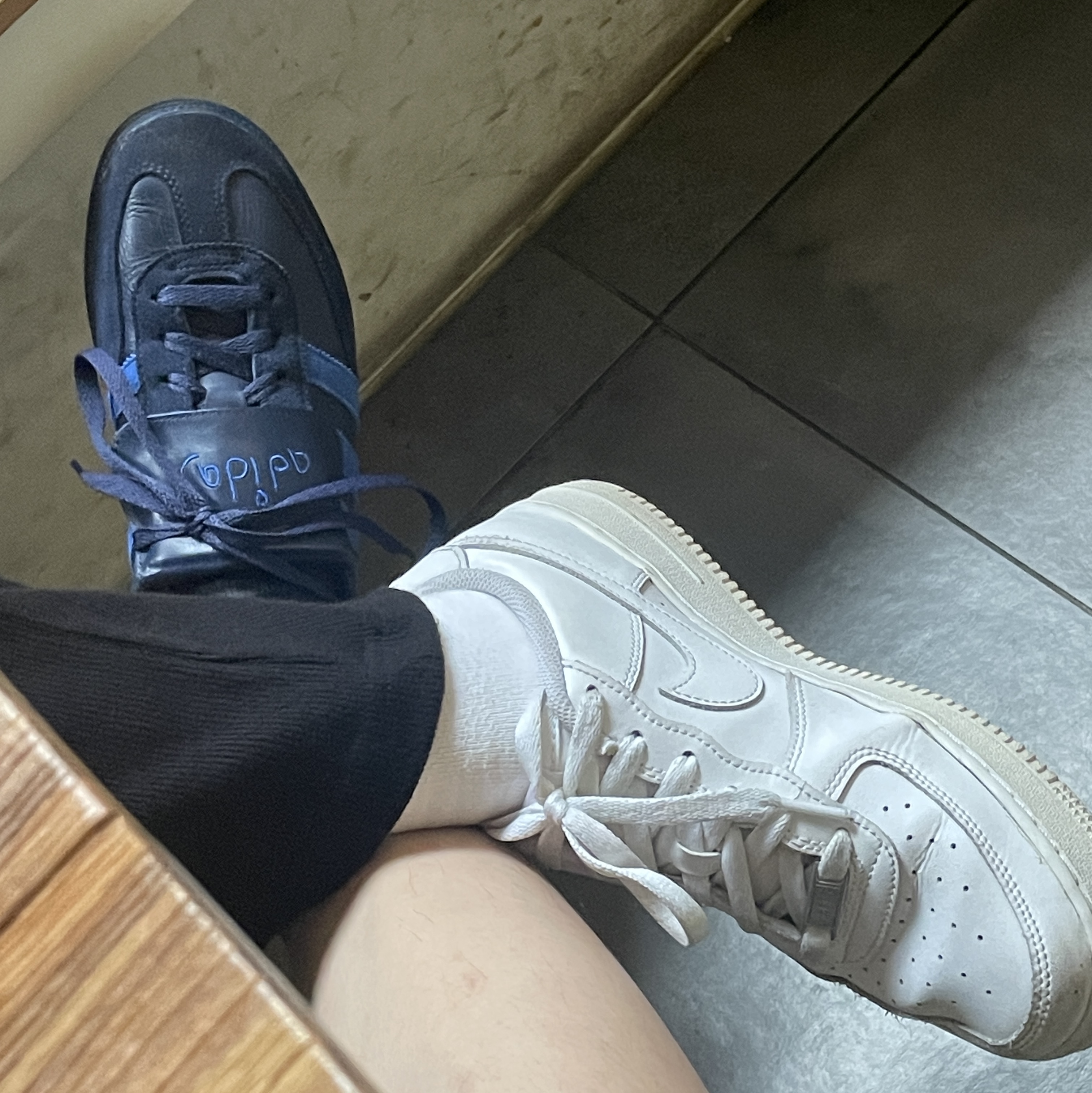 Nike Air Force 1 '07 Low White, Adidas Spezial Handball Night Indigo Power Blue 착용 스타일