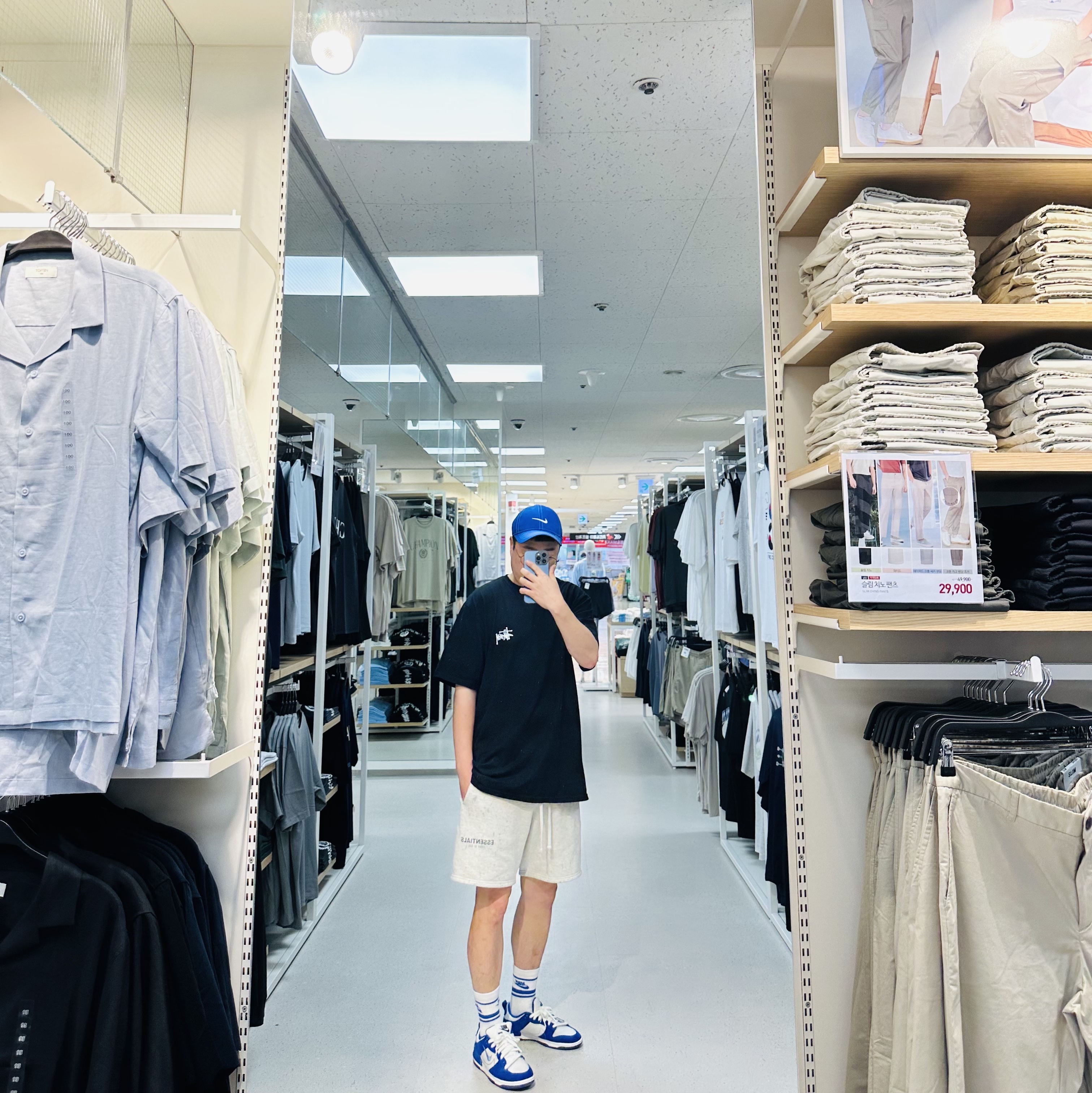 Stussy Melted T-Shirt Black, Essentials Sweatshorts Oatmeal - 21SS 착용 스타일 - 1