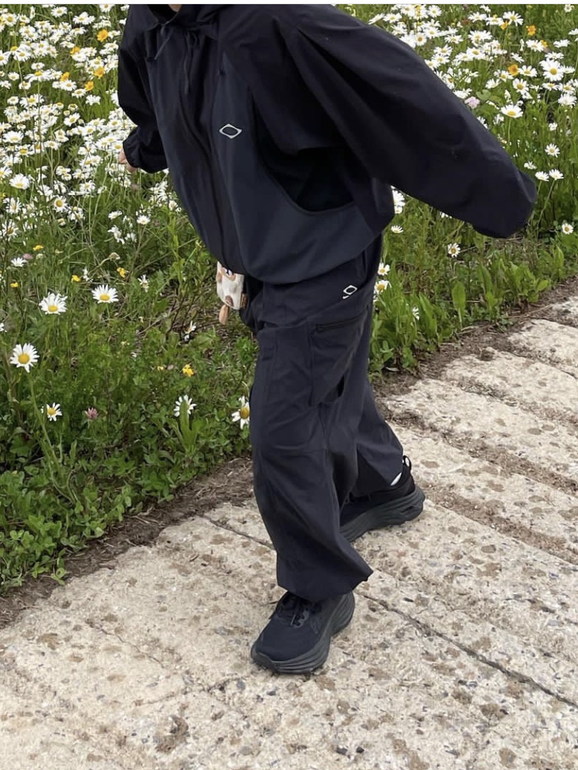 (W) Mischief FW Color Blocked Windbreaker Black 착용 스타일